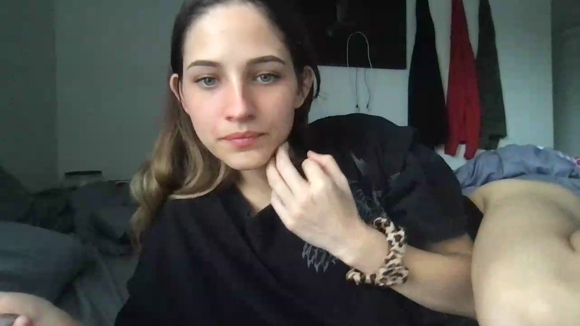 Gallery image thumbnail from Kyaloves's myfreecams stream on, 07/10/2023, 18:08 image 12 of 20