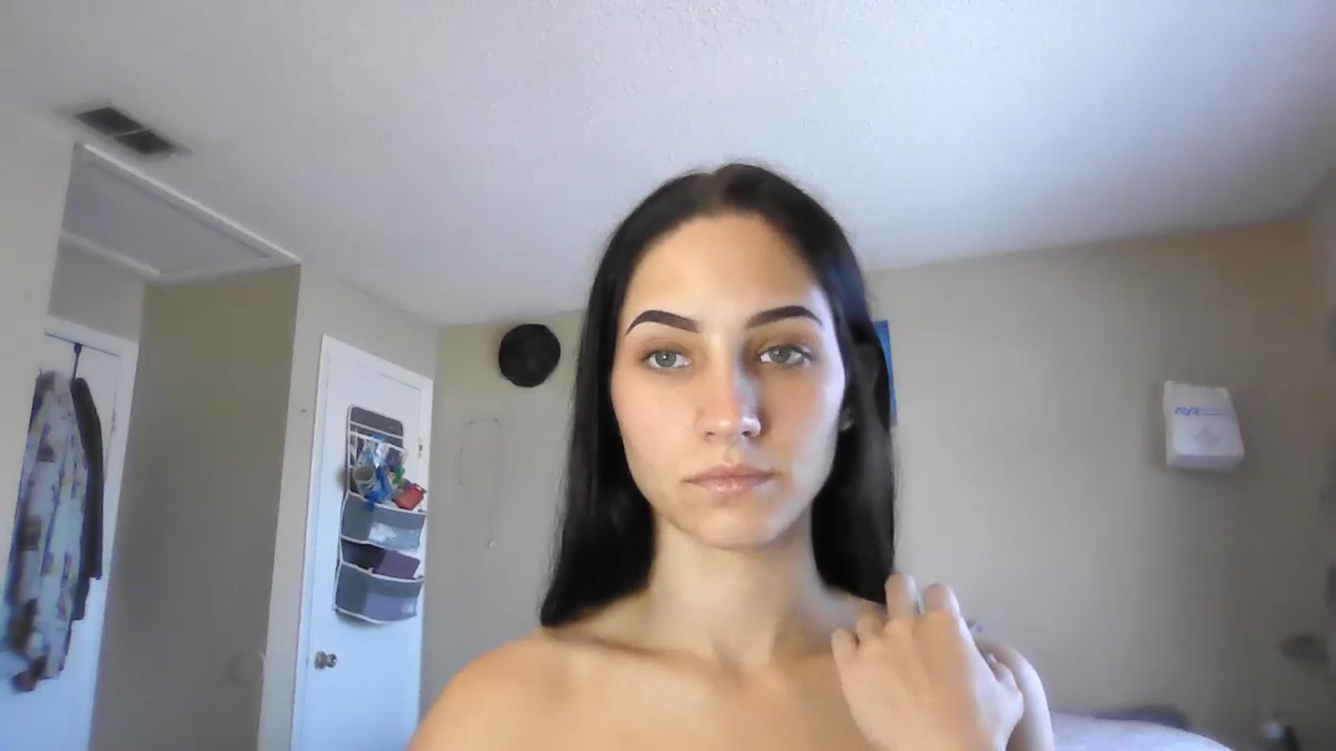 Gallery image thumbnail from Kyaloves's myfreecams stream on, 12/10/2025, 16:32 image 19 of 20