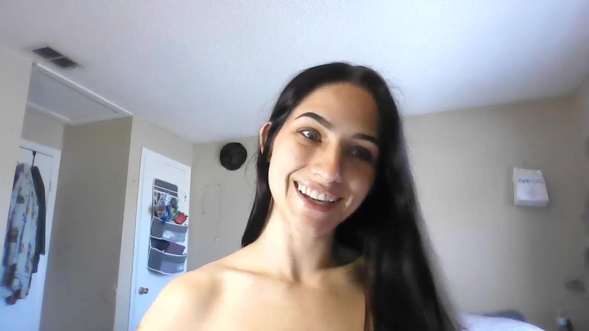 Gallery image thumbnail from Kyaloves's myfreecams stream on, 12/10/2025, 16:32 image 14 of 20