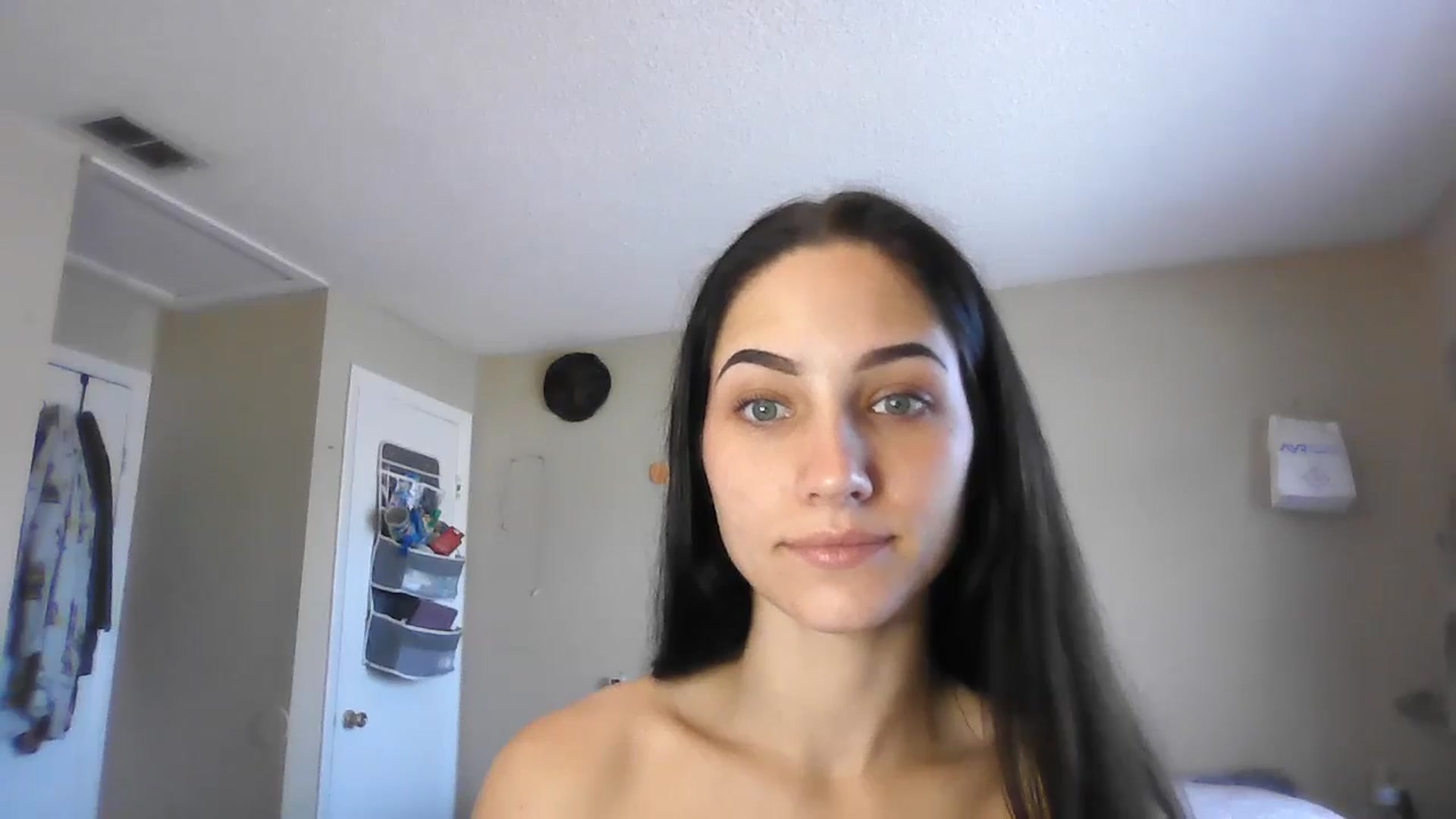Gallery image thumbnail from Kyaloves's myfreecams stream on, 12/10/2025, 16:32 image 18 of 20
