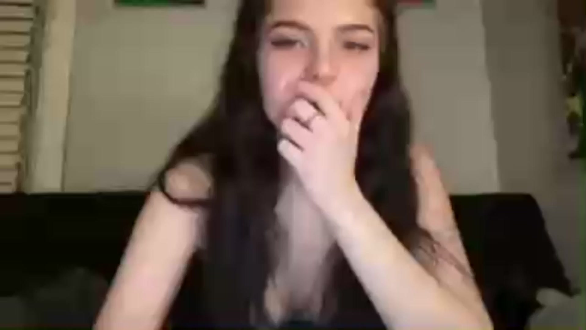 Gallery image thumbnail from Kyky_baby444's myfreecams stream on, 02/21/2025, 03:32 image 18 of 20