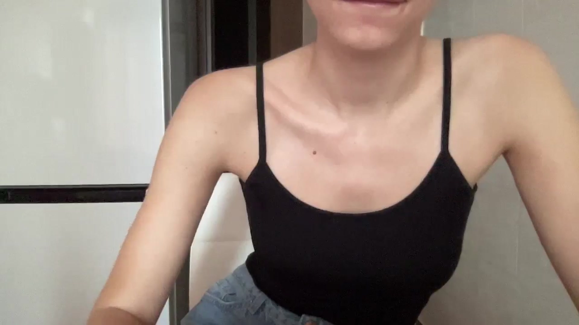 Gallery image thumbnail from KyleeMills's myfreecams stream on, 08/24/2025, 08:25 image 4 of 20