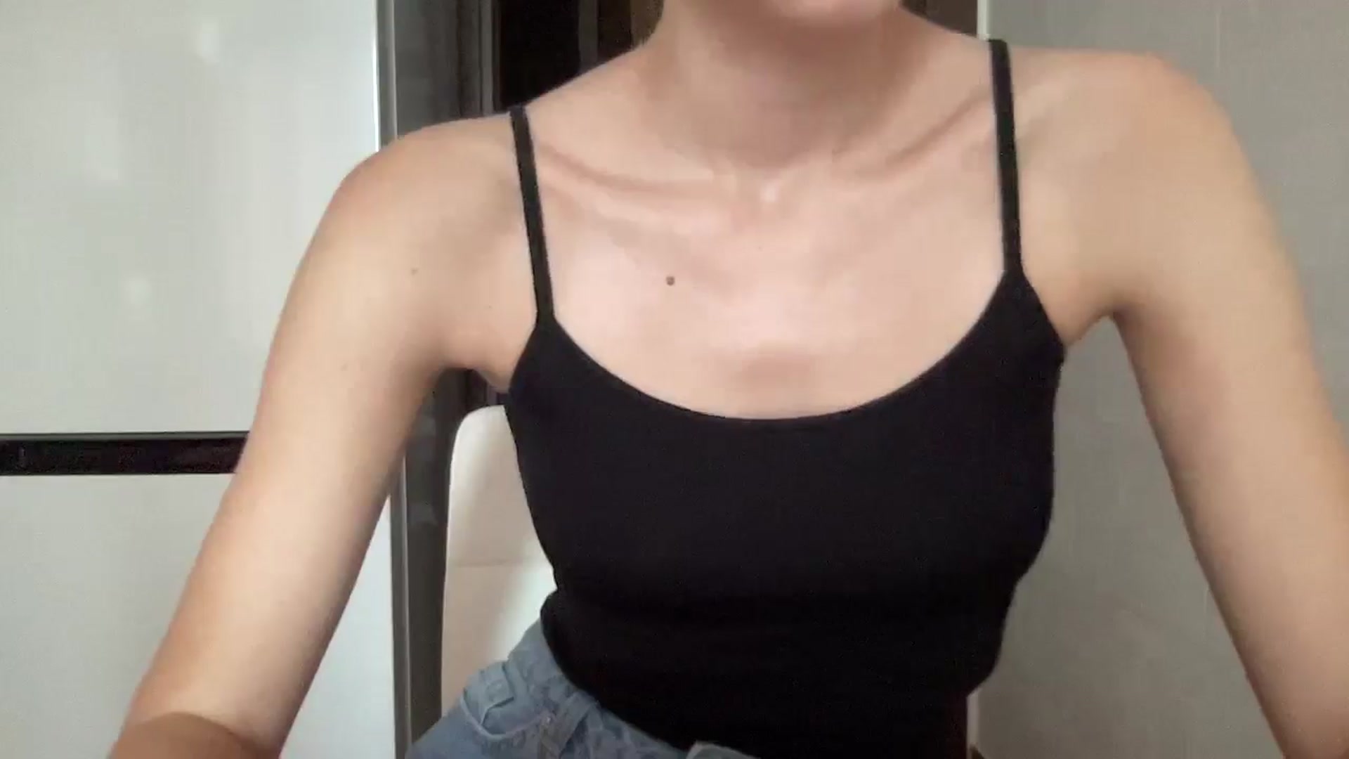 Gallery image thumbnail from KyleeMills's myfreecams stream on, 08/24/2025, 08:25 image 6 of 20