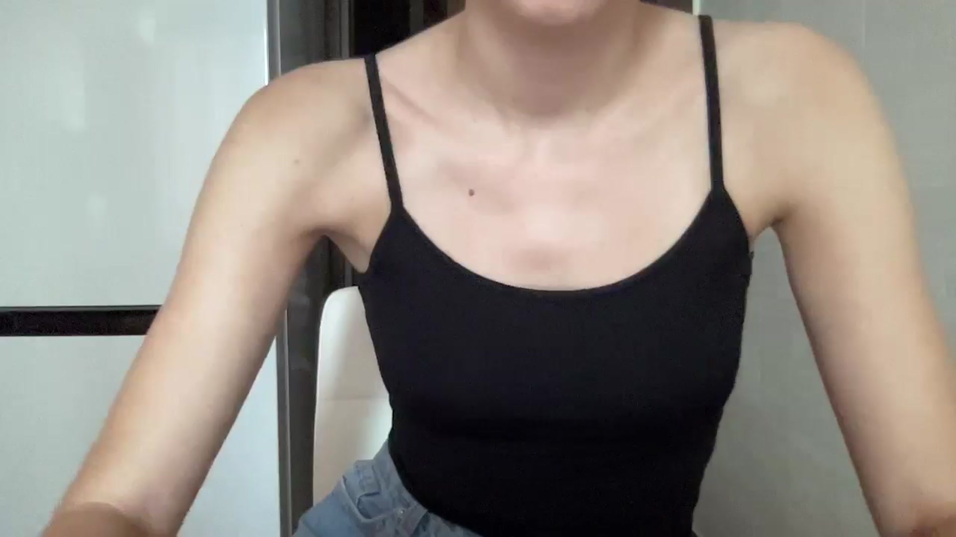 Gallery image thumbnail from KyleeMills's myfreecams stream on, 08/24/2025, 08:25 image 3 of 20