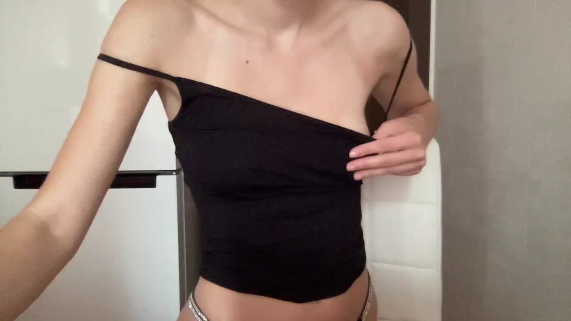 Gallery image thumbnail from KyleeMills's myfreecams stream on, 08/24/2025, 12:24 image 14 of 20