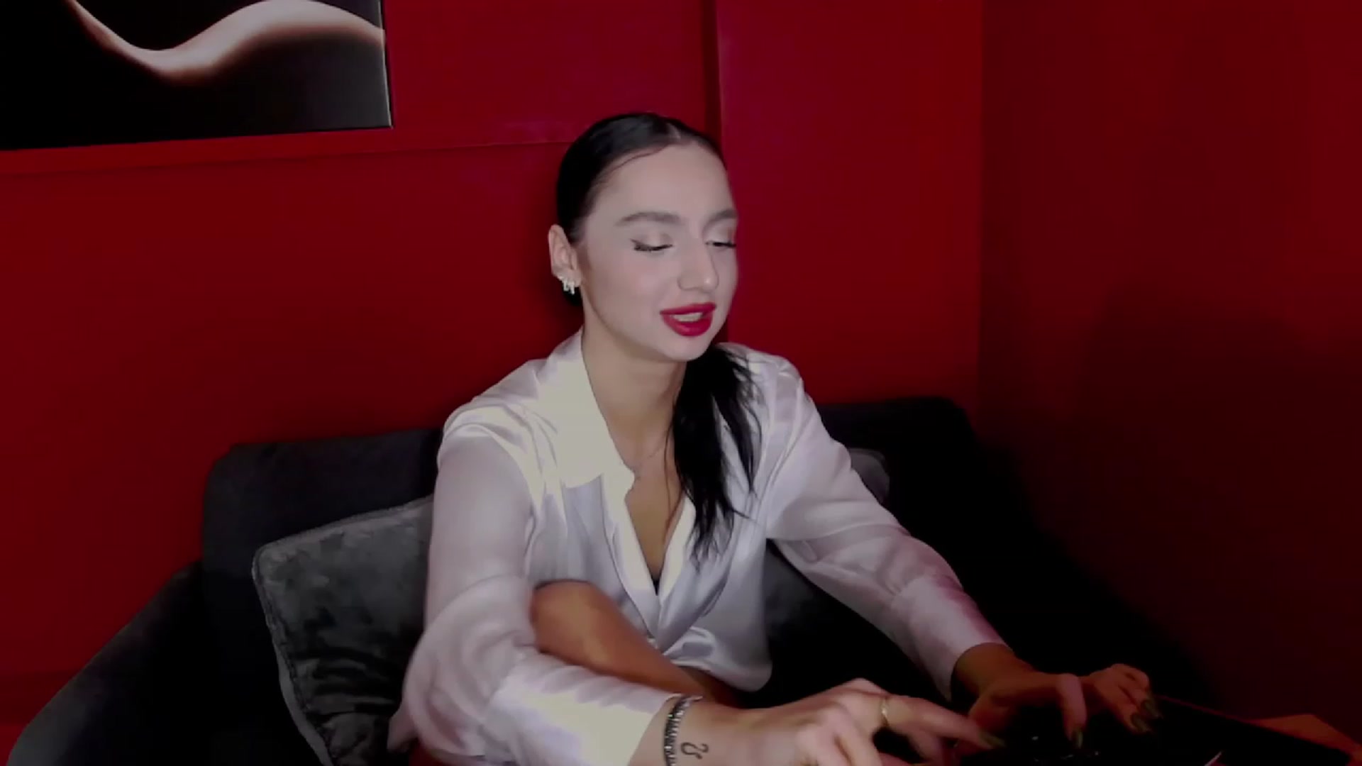 Gallery image thumbnail from KylieBaby_'s myfreecams stream on, 11/14/2022, 15:17 image 2 of 20