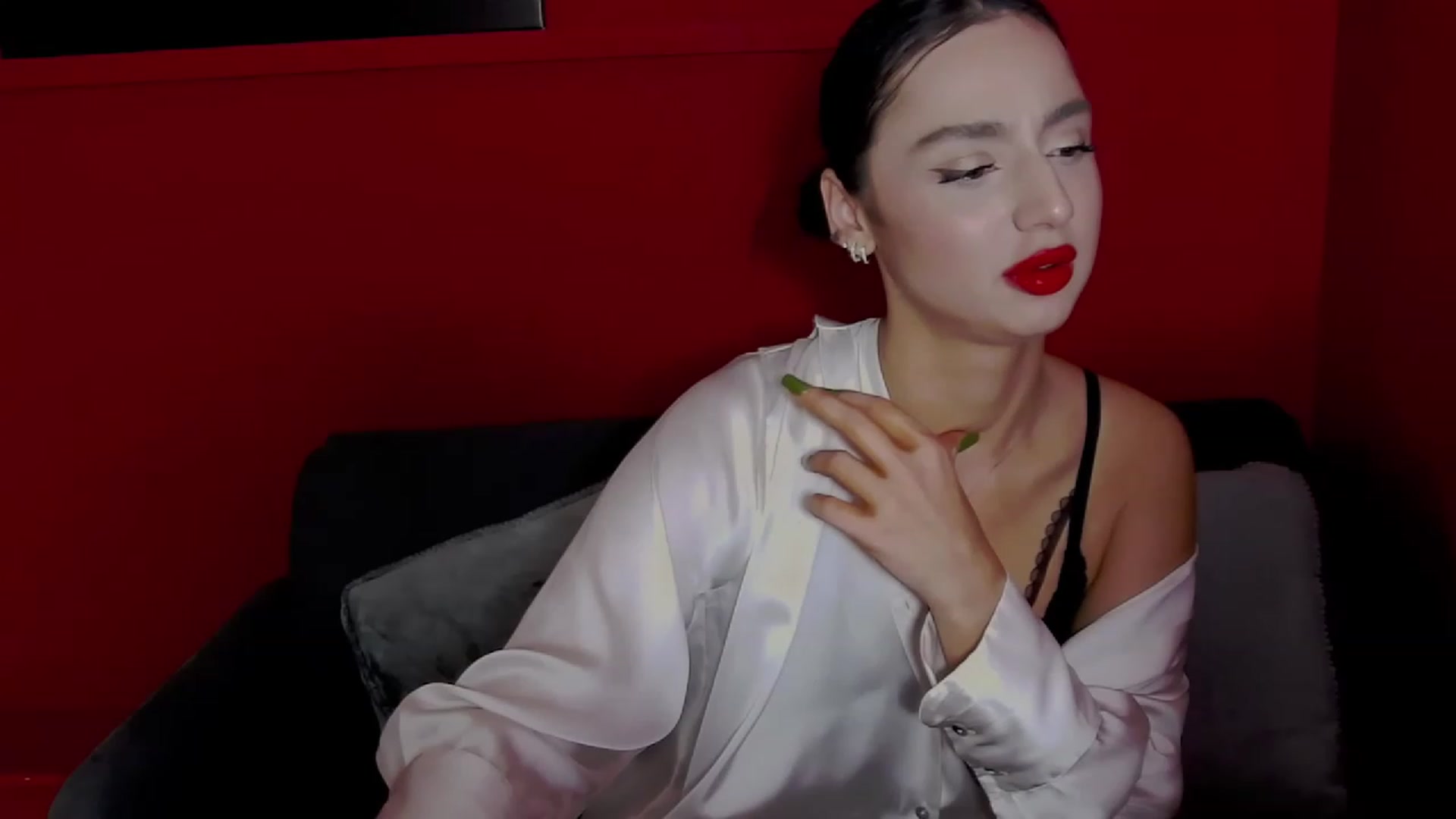 Gallery image thumbnail from KylieBaby_'s myfreecams stream on, 11/14/2022, 17:01 image 13 of 20