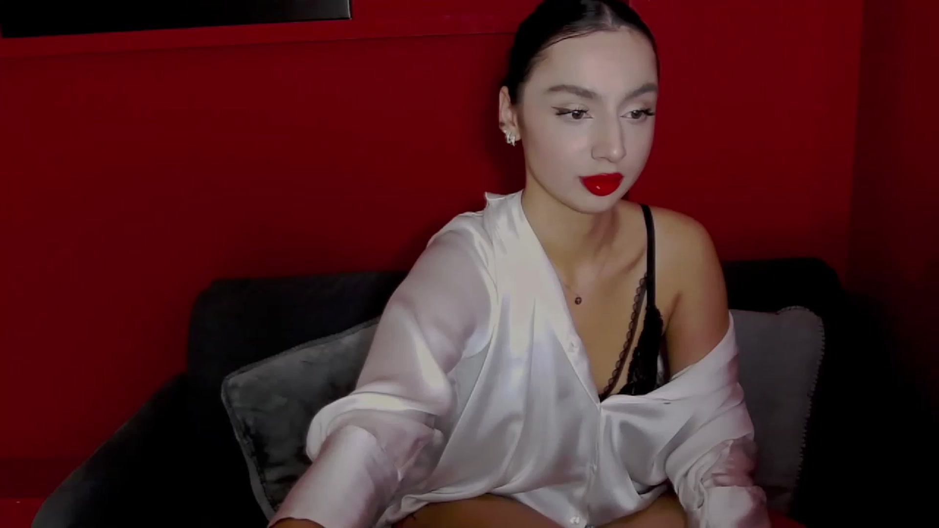 Gallery image thumbnail from KylieBaby_'s myfreecams stream on, 11/14/2022, 17:01 image 2 of 20