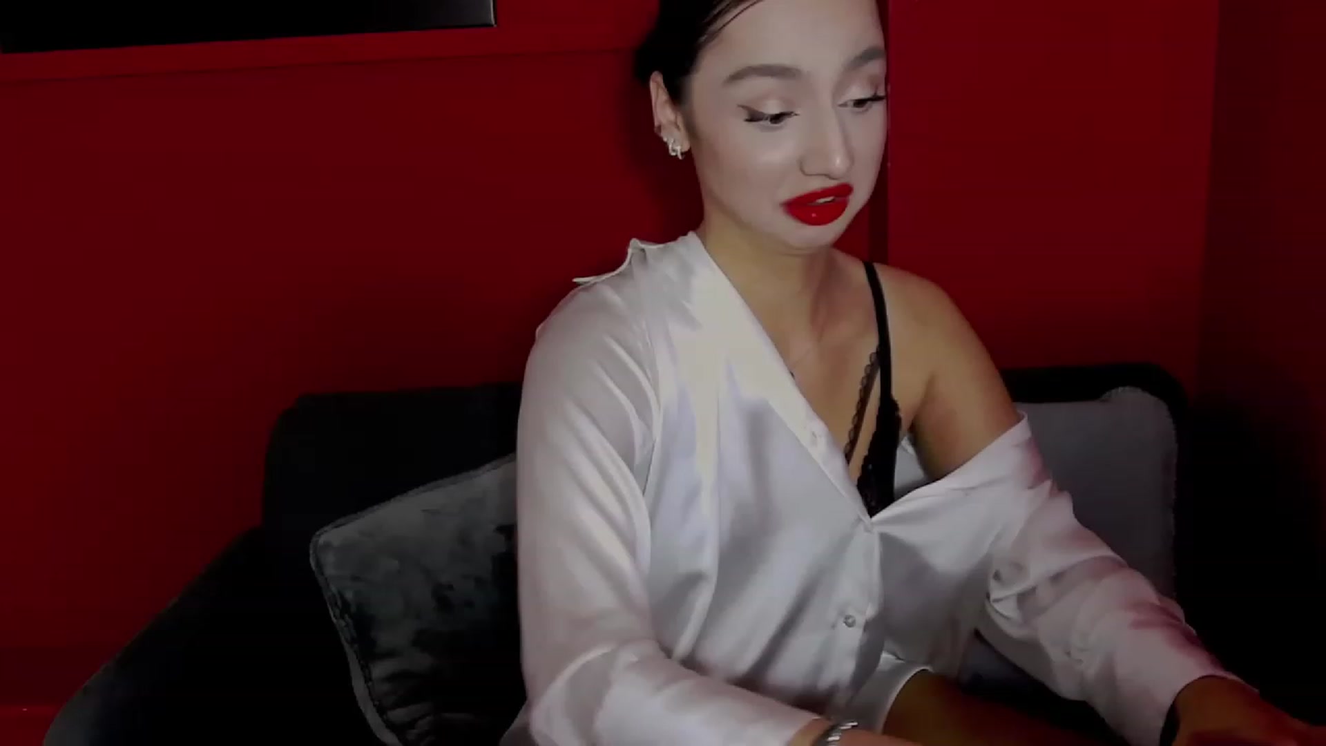 Gallery image thumbnail from KylieBaby_'s myfreecams stream on, 11/14/2022, 17:01 image 10 of 20