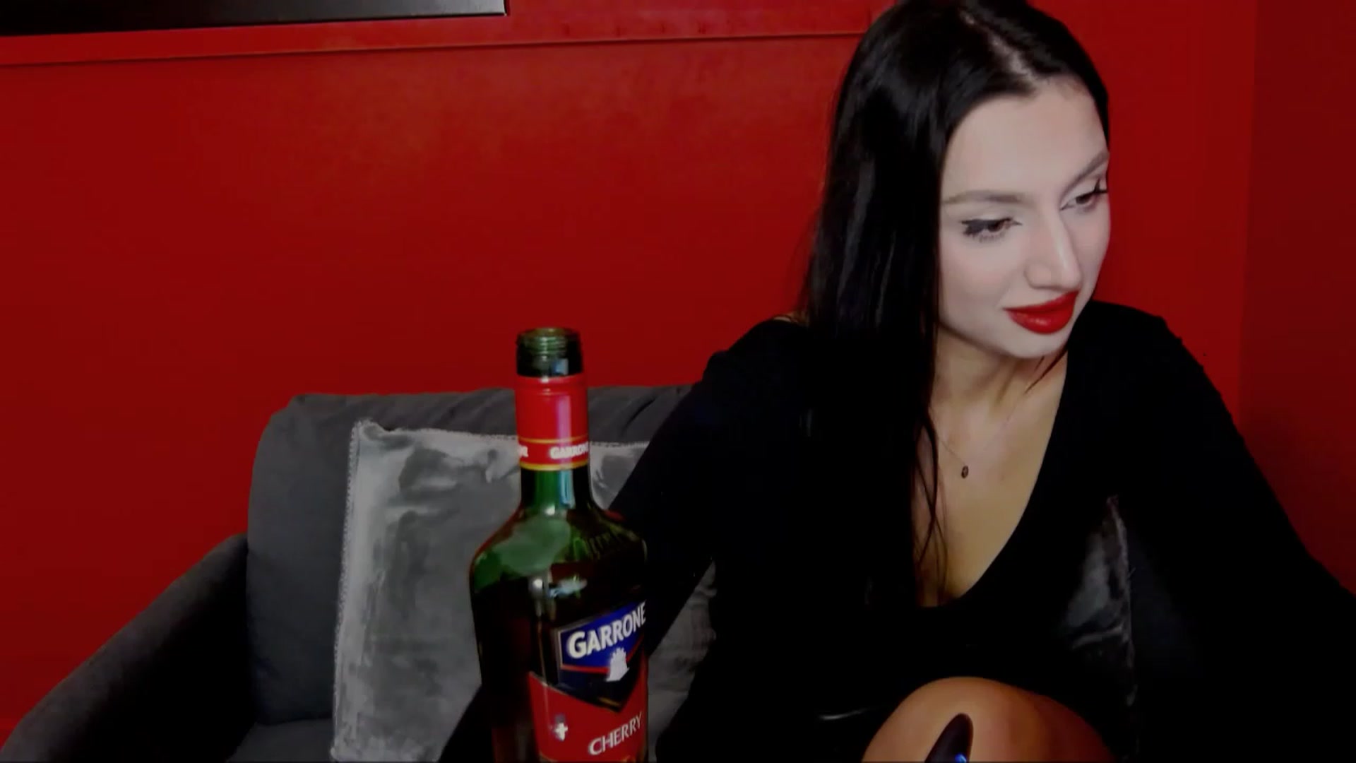 Gallery image thumbnail from KylieBaby_'s myfreecams stream on, 11/19/2022, 14:15 image 17 of 20