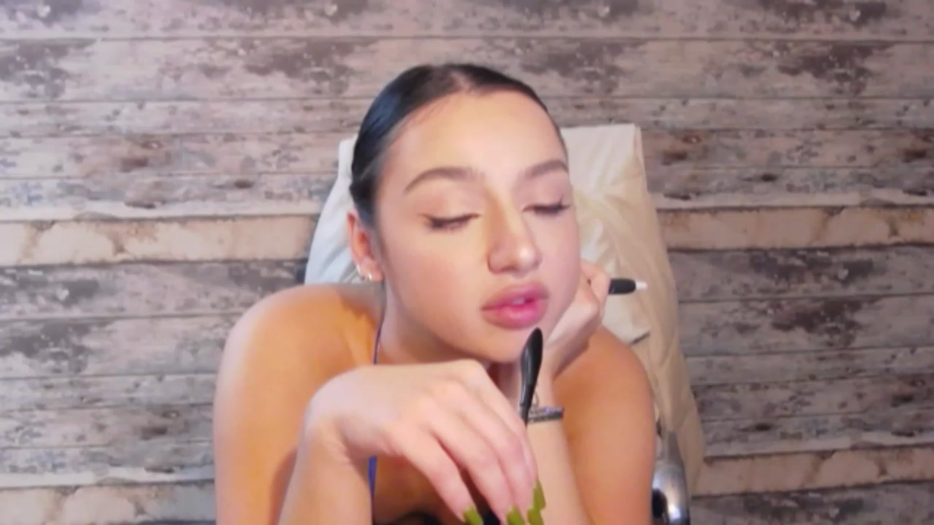 Gallery image thumbnail from KylieBaby_'s myfreecams stream on, 11/20/2022, 16:04 image 5 of 20