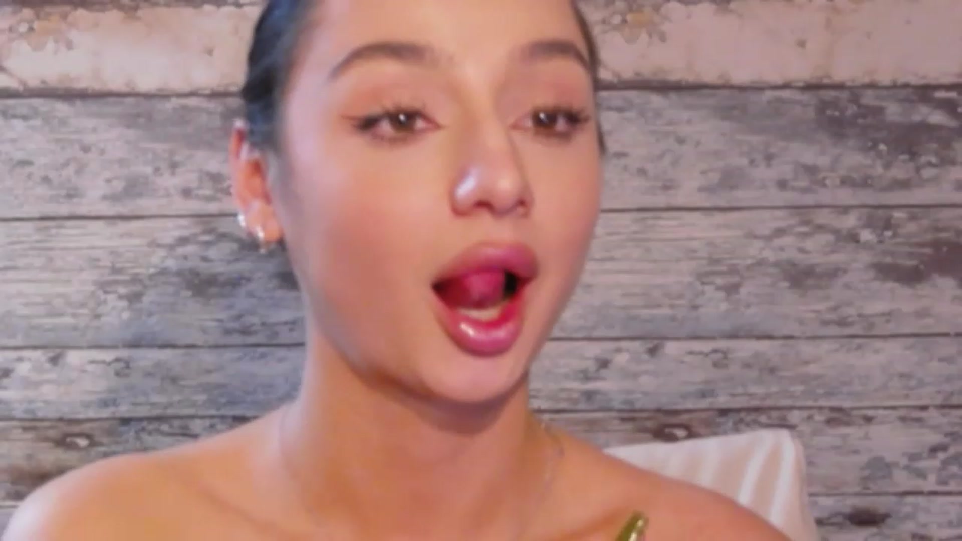 Gallery image thumbnail from KylieBaby_'s myfreecams stream on, 11/20/2022, 18:45 image 11 of 20