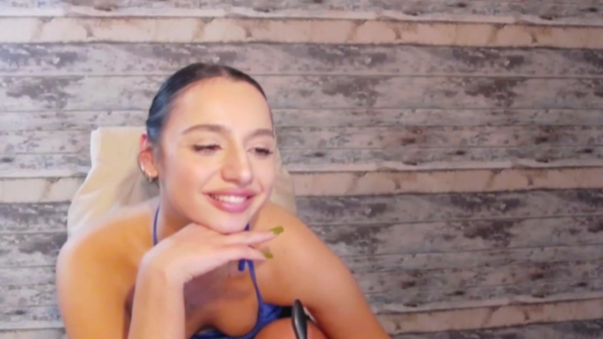 Gallery image thumbnail from KylieBaby_'s myfreecams stream on, 11/20/2022, 20:09 image 17 of 20