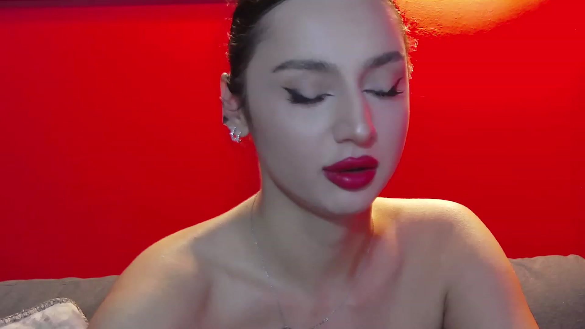 Gallery image thumbnail from KylieBaby_'s myfreecams stream on, 11/21/2022, 17:56 image 6 of 20