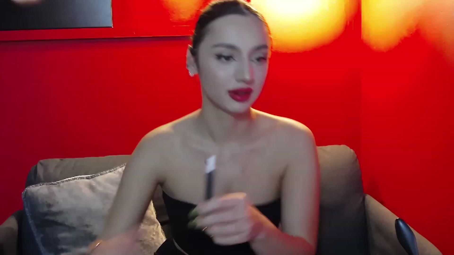 Gallery image thumbnail from KylieBaby_'s myfreecams stream on, 11/21/2022, 17:56 image 4 of 20
