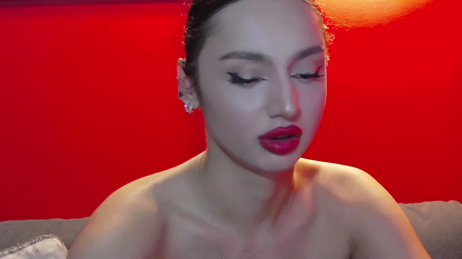 Gallery image thumbnail from KylieBaby_'s myfreecams stream on, 11/21/2022, 17:56 image 7 of 20