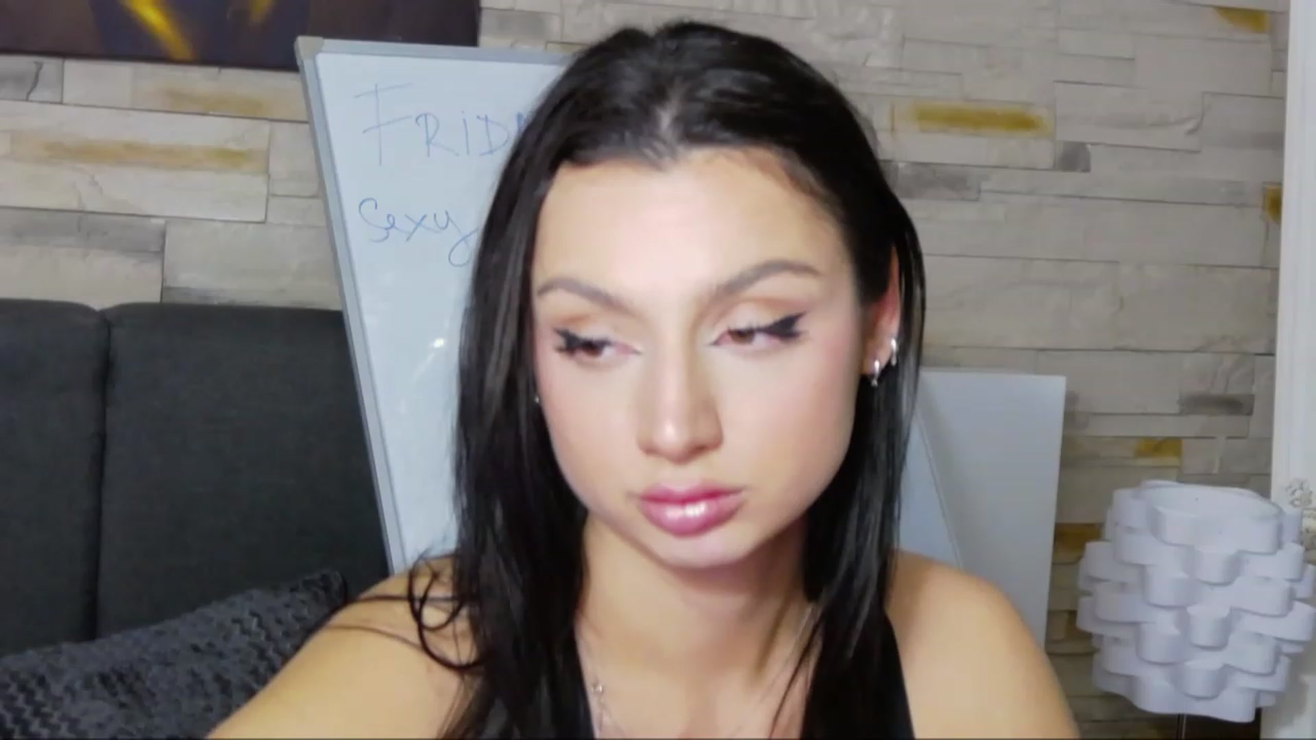 Gallery image thumbnail from KylieBaby_'s myfreecams stream on, 11/25/2022, 18:58 image 5 of 20