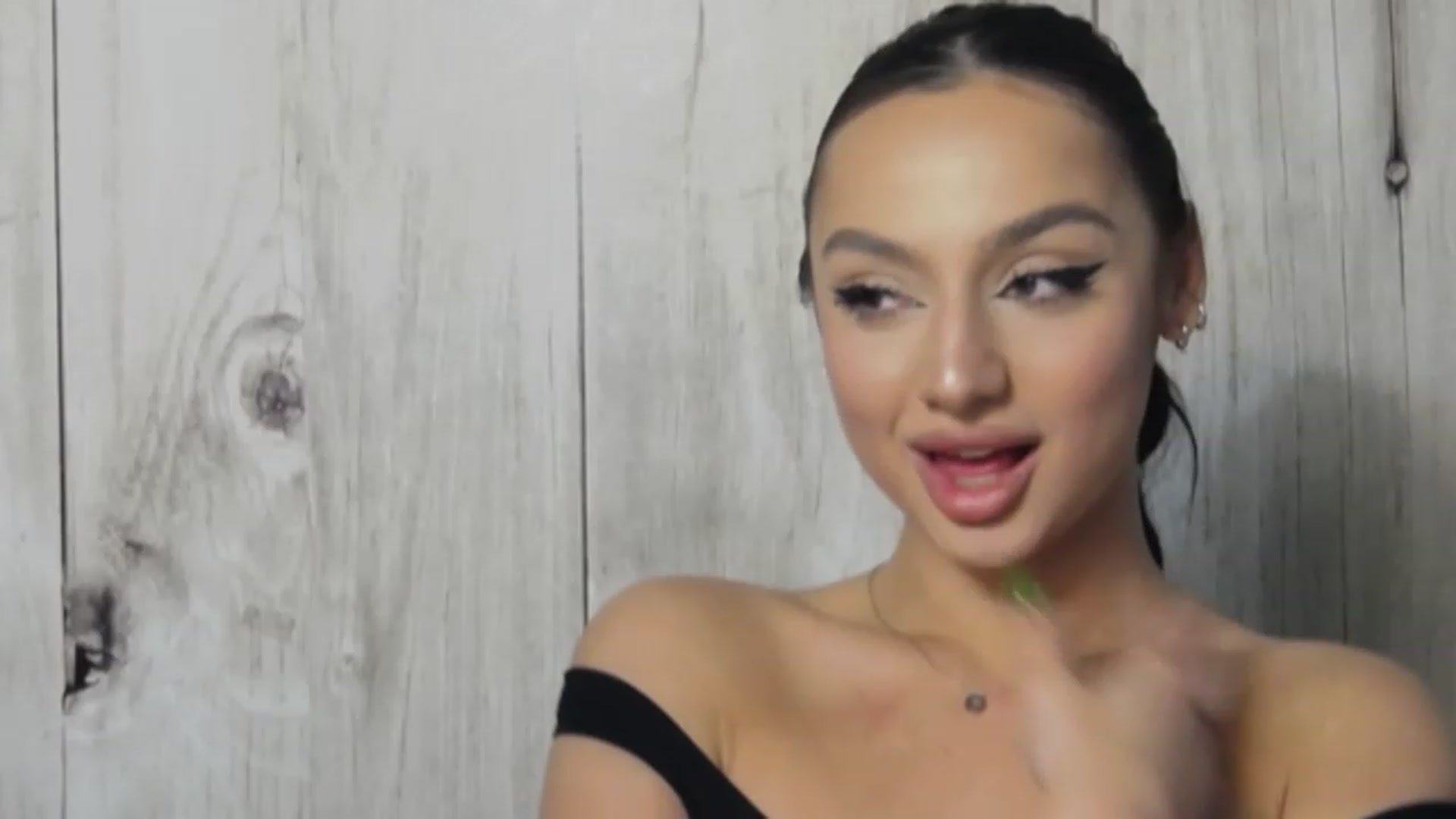 Gallery image thumbnail from KylieBaby_'s myfreecams stream on, 11/26/2022, 14:06 image 14 of 20