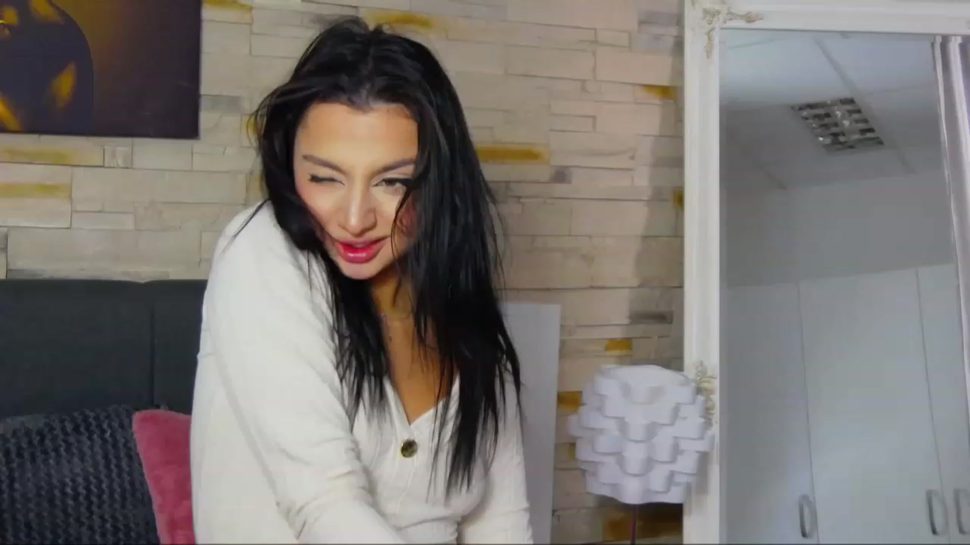 Gallery image thumbnail from KylieBaby_'s myfreecams stream on, 11/28/2022, 14:53 image 1 of 20