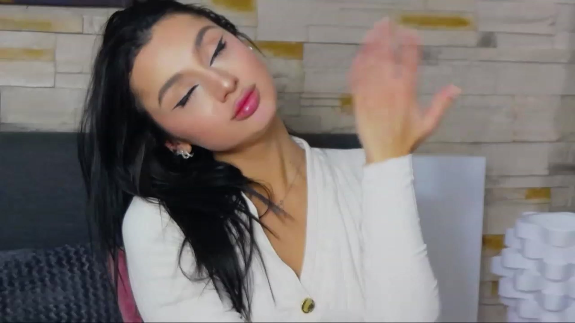 Gallery image thumbnail from KylieBaby_'s myfreecams stream on, 11/28/2022, 14:53 image 4 of 20