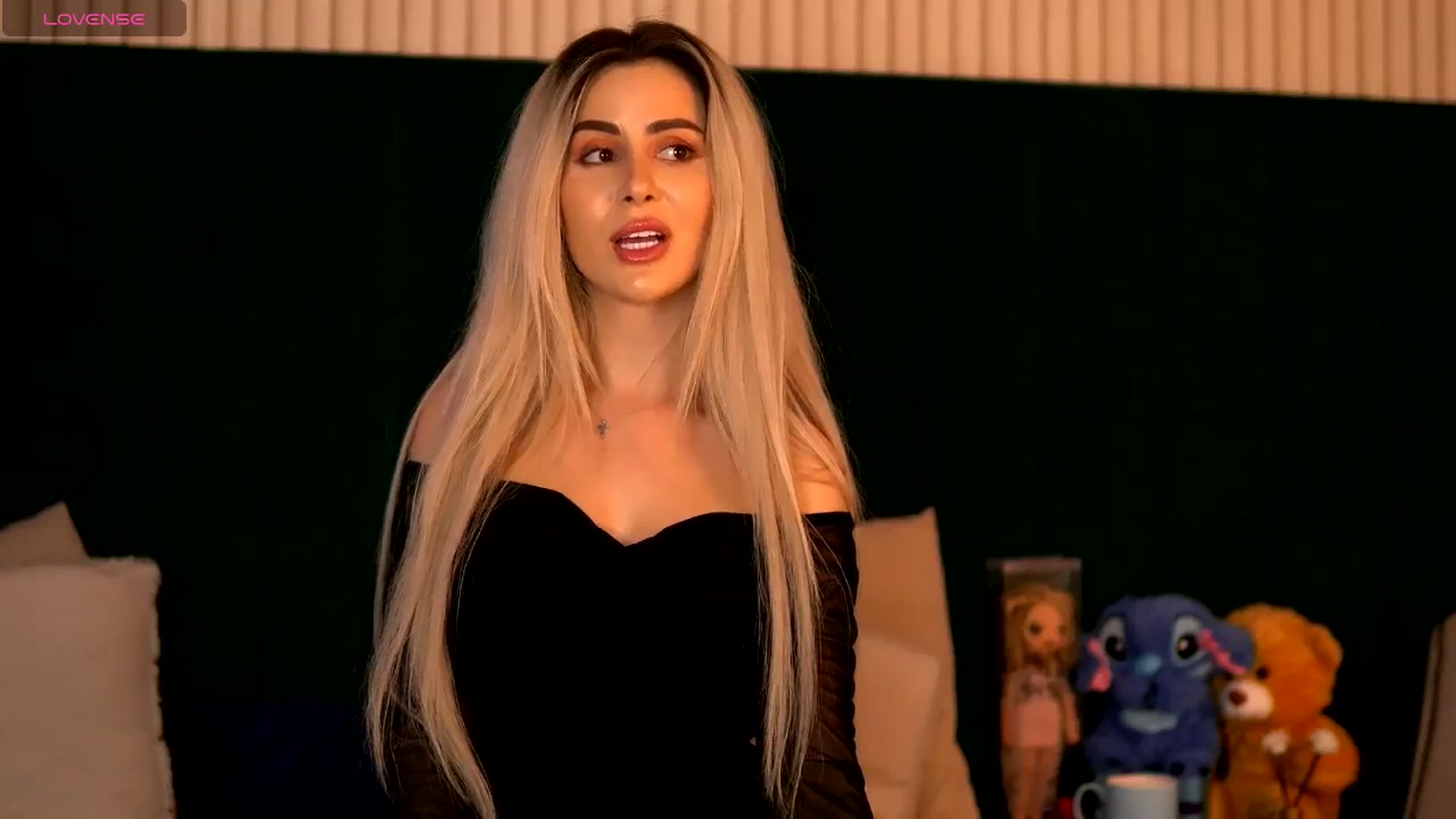 Gallery image thumbnail from KylieBenton's myfreecams stream on, 03/13/2025, 24:04 image 16 of 20