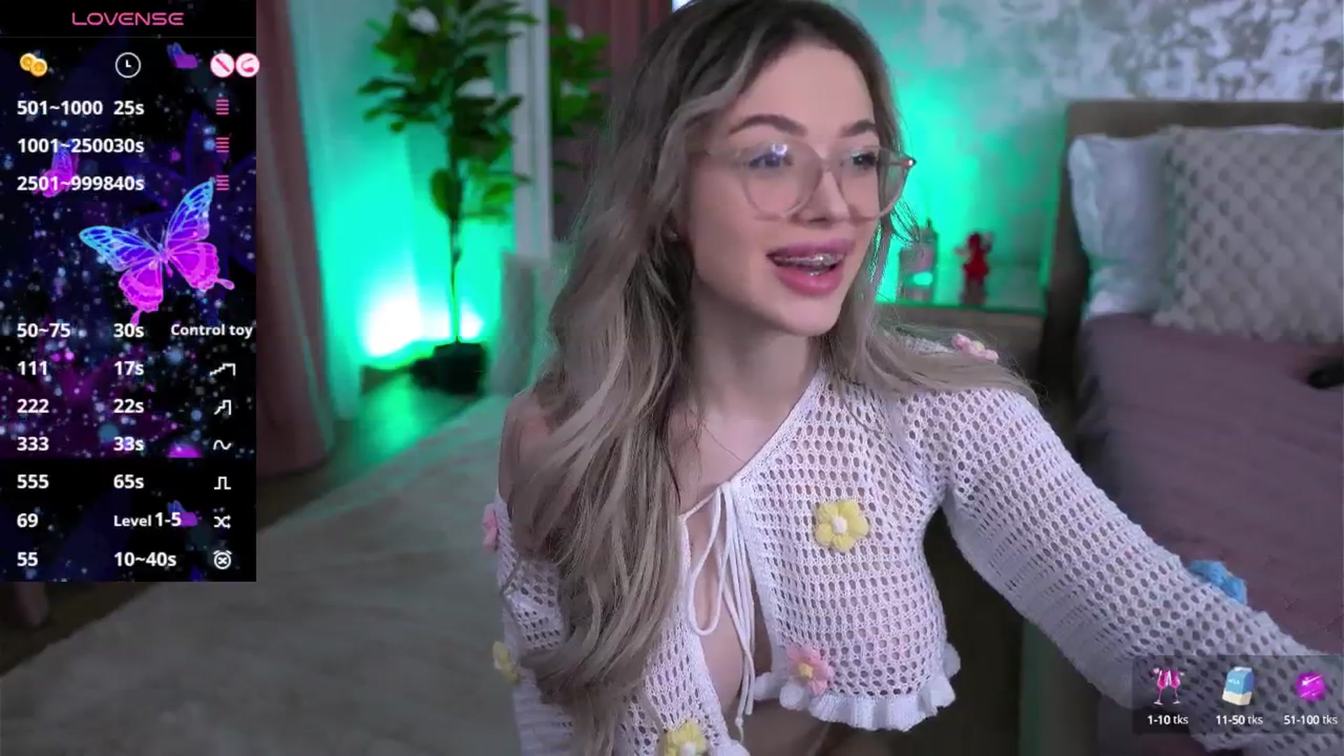Gallery image thumbnail from KylieJoyce's myfreecams stream on, 04/16/2025, 13:05 image 3 of 20