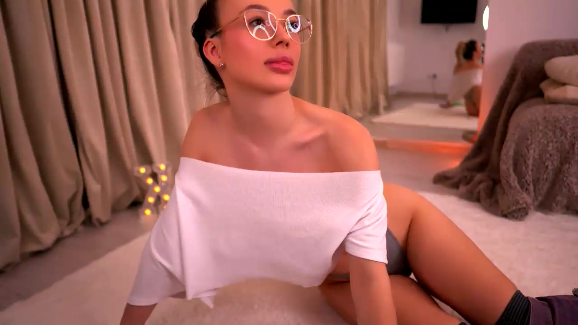 Gallery image thumbnail from KylieJoyce's myfreecams stream on, 05/19/2026, 24:06 image 9 of 20