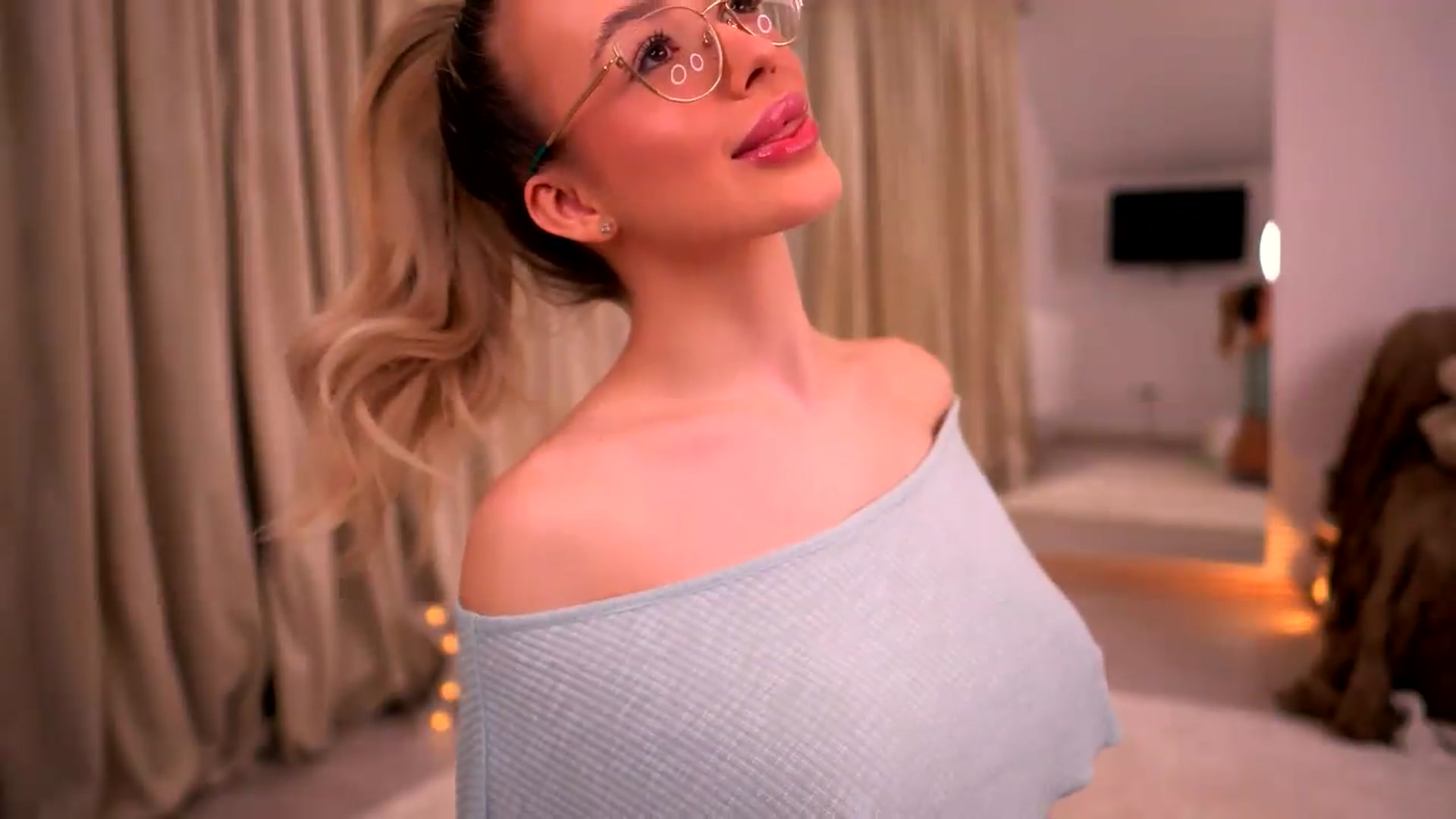 Gallery image thumbnail from KylieJoyce's myfreecams stream on, 05/19/2026, 22:08 image 8 of 20