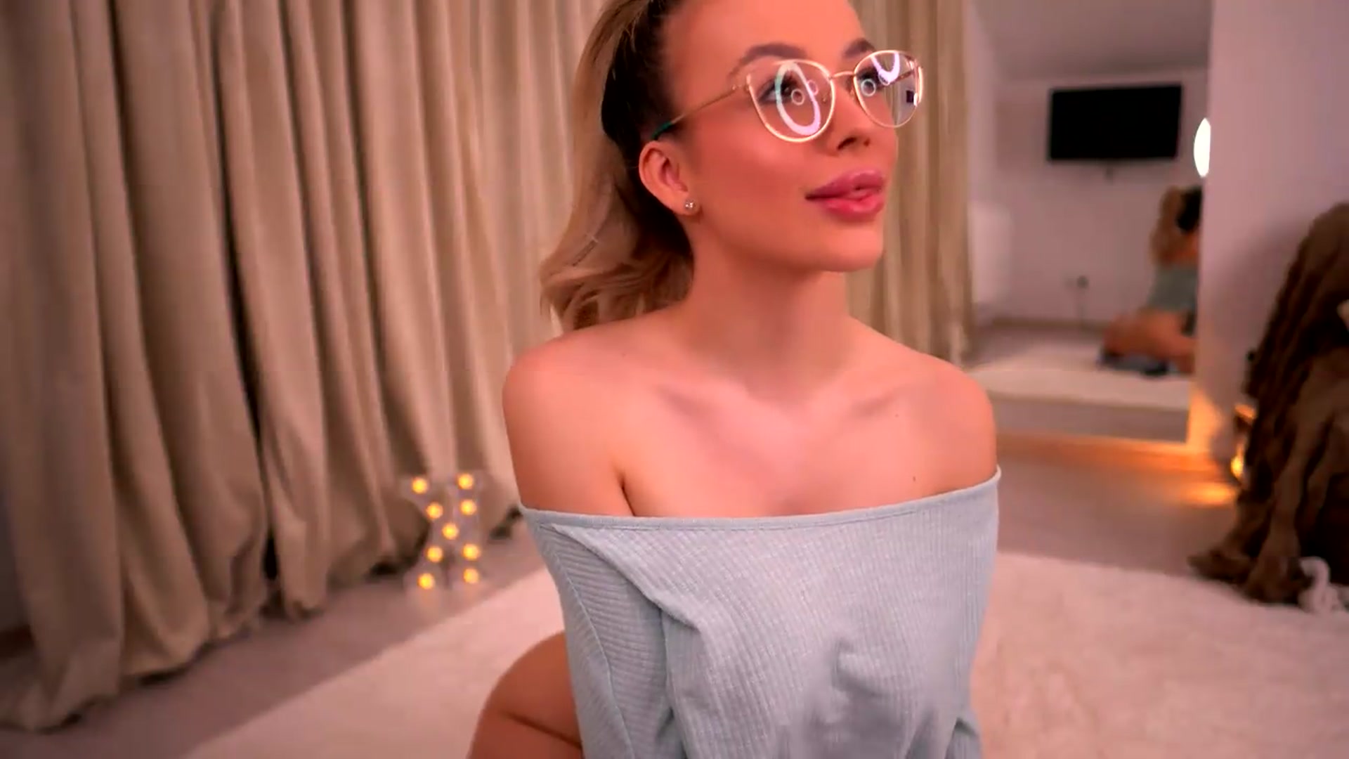 Gallery image thumbnail from KylieJoyce's myfreecams stream on, 05/19/2026, 22:08 image 3 of 20