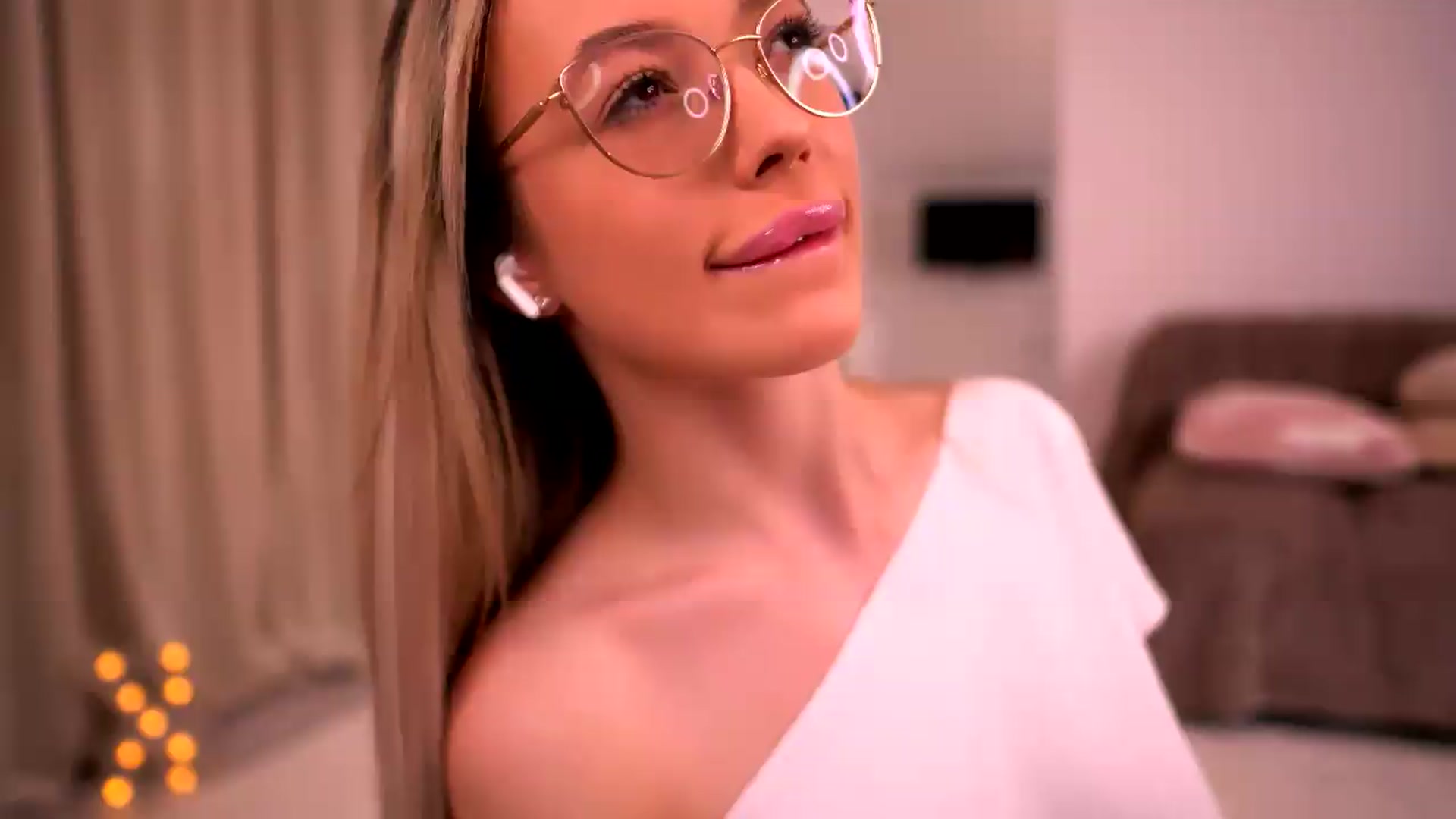 Gallery image thumbnail from KylieJoyce's myfreecams stream on, 06/07/2026, 23:33 image 14 of 20