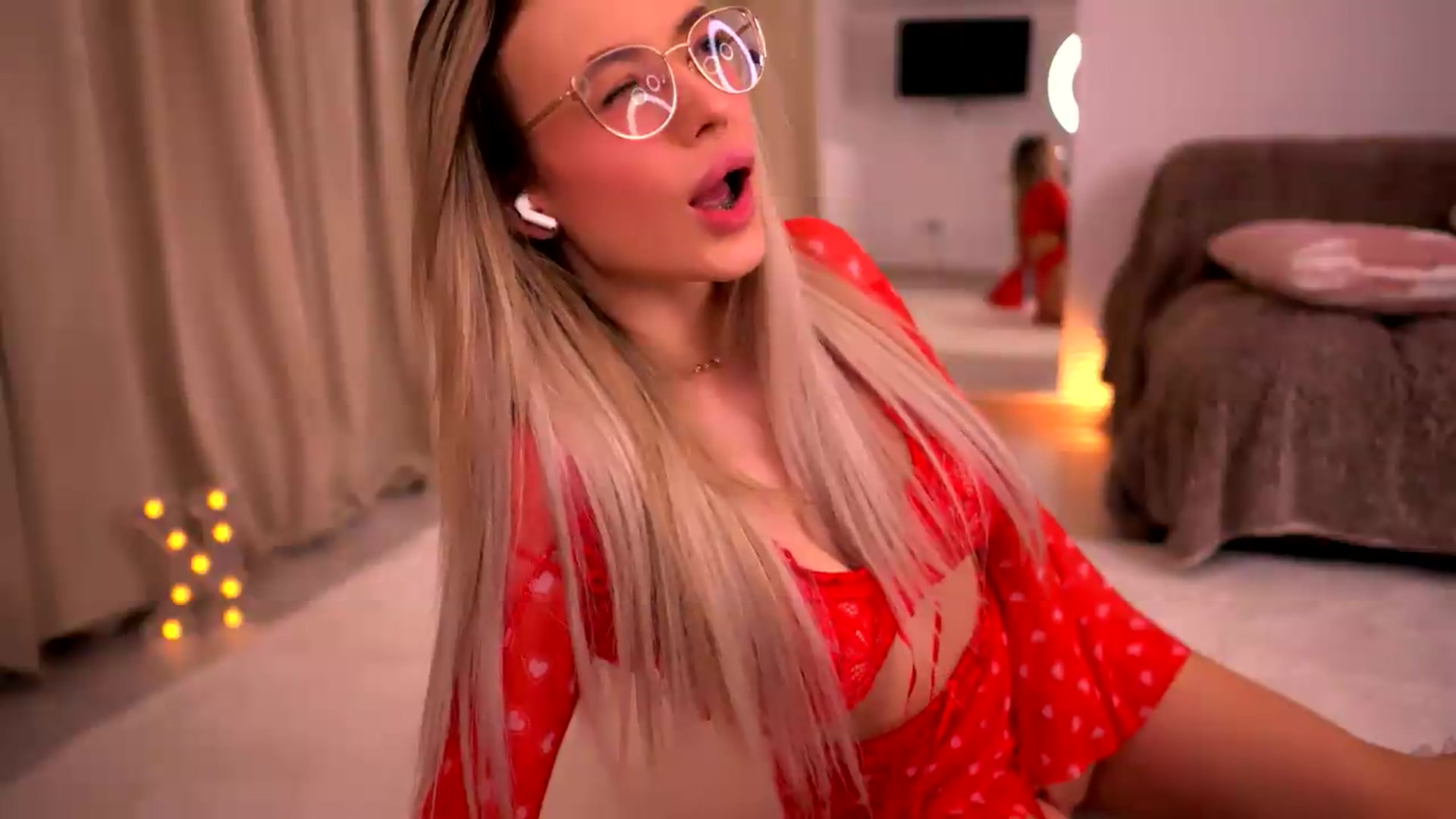 Gallery image thumbnail from KylieJoyce's myfreecams stream on, 06/09/2026, 22:13 image 17 of 20