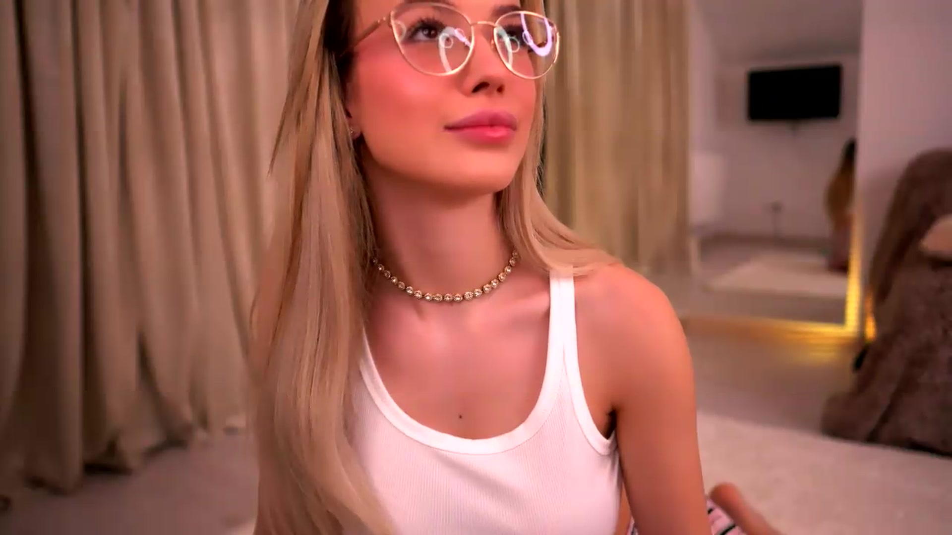 Gallery image thumbnail from KylieJoyce's myfreecams stream on, 06/20/2026, 21:52 image 2 of 20