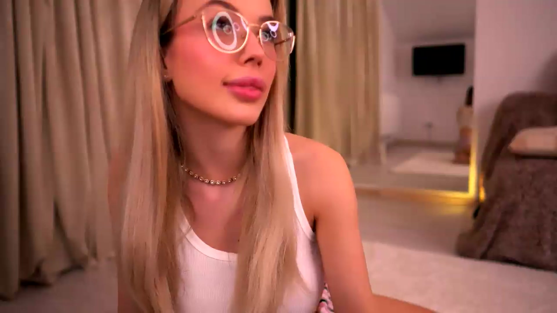 Gallery image thumbnail from KylieJoyce's myfreecams stream on, 06/20/2026, 21:52 image 6 of 20