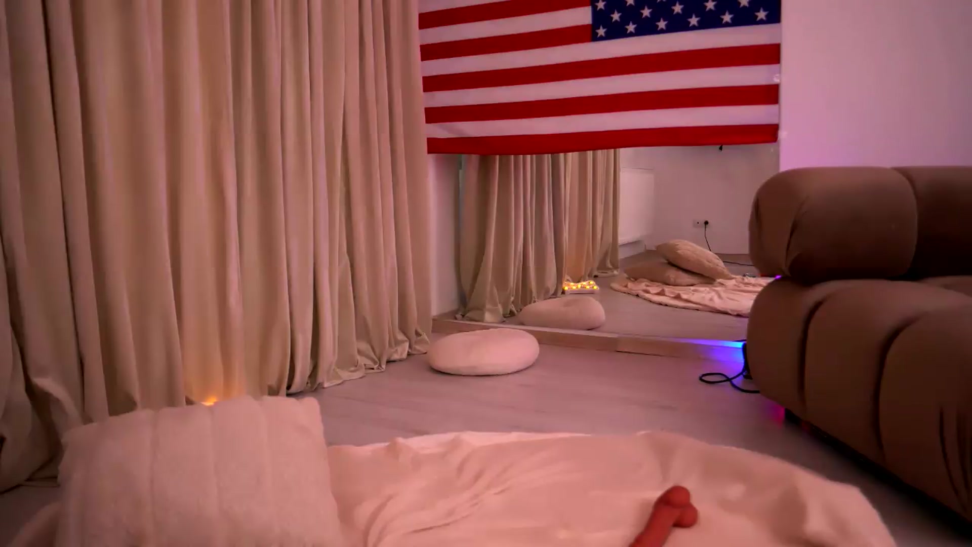 Gallery image thumbnail from KylieJoyce's myfreecams stream on, 07/18/2026, 04:02 image 12 of 20