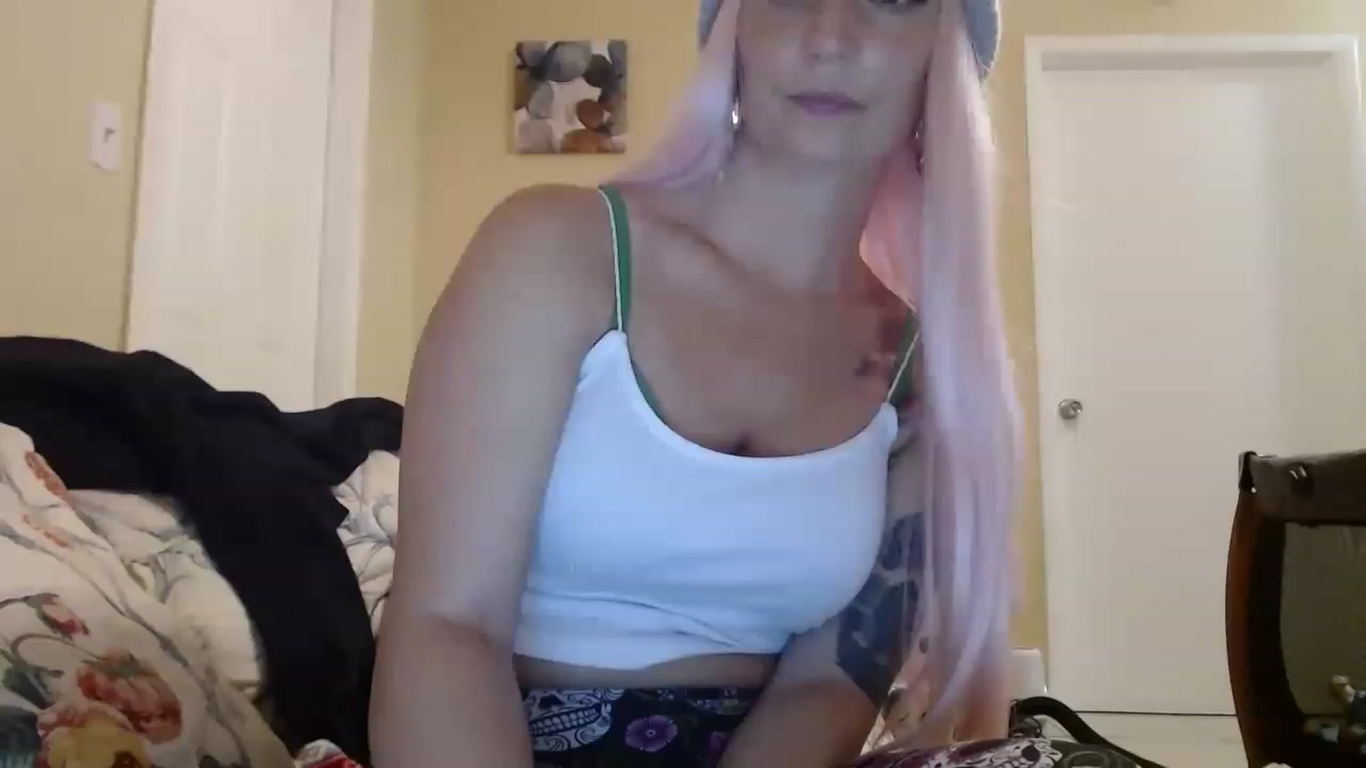 Gallery image thumbnail from KylieKane69's myfreecams stream on, 03/20/2023, 24:42 image 10 of 20