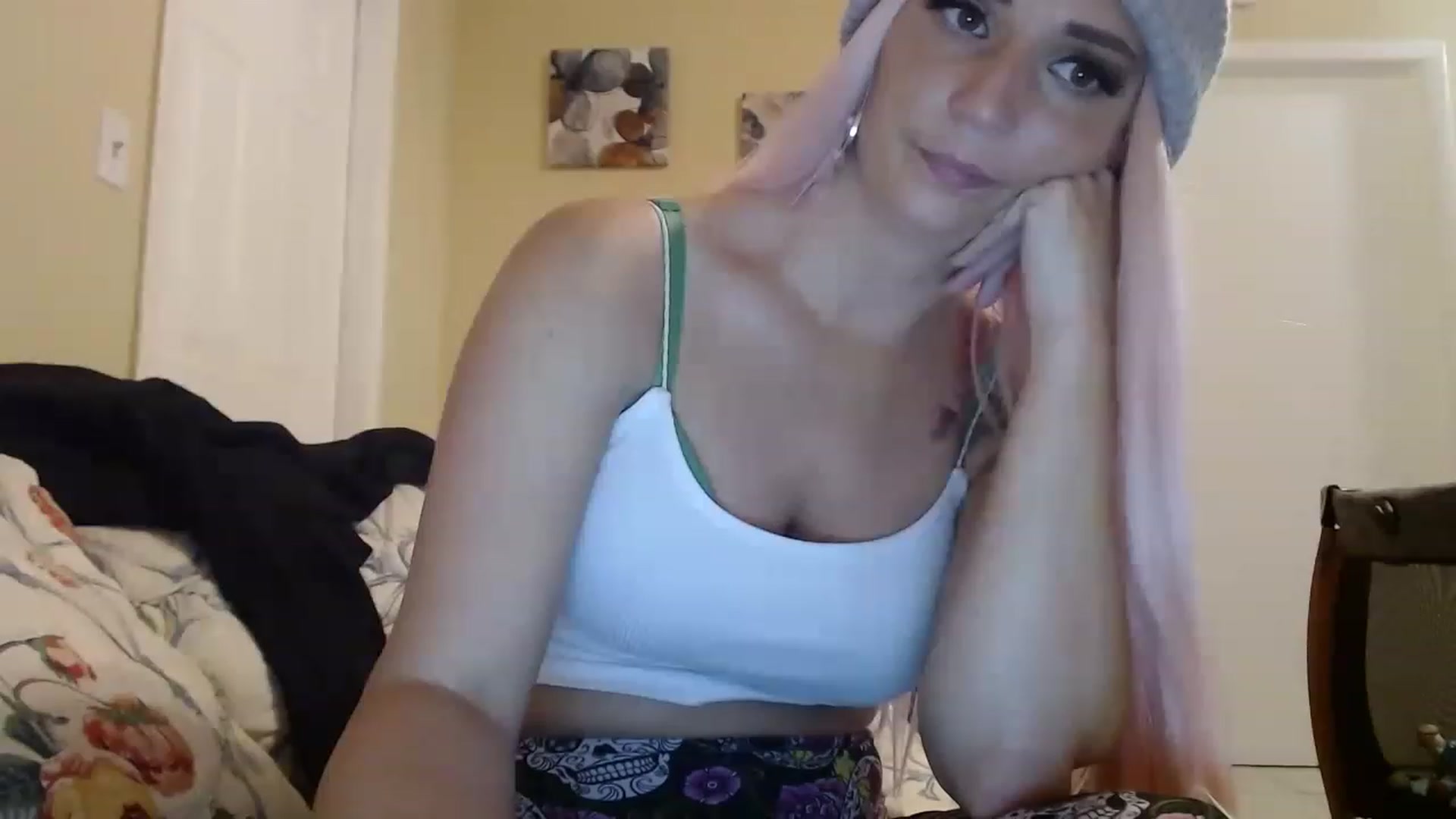 Gallery image thumbnail from KylieKane69's myfreecams stream on, 03/20/2023, 24:42 image 8 of 20