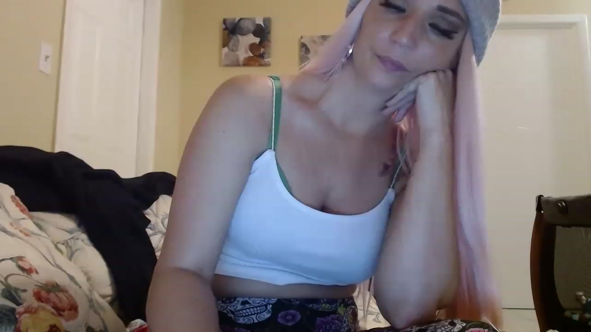 Gallery image thumbnail from KylieKane69's myfreecams stream on, 03/20/2023, 24:42 image 6 of 20