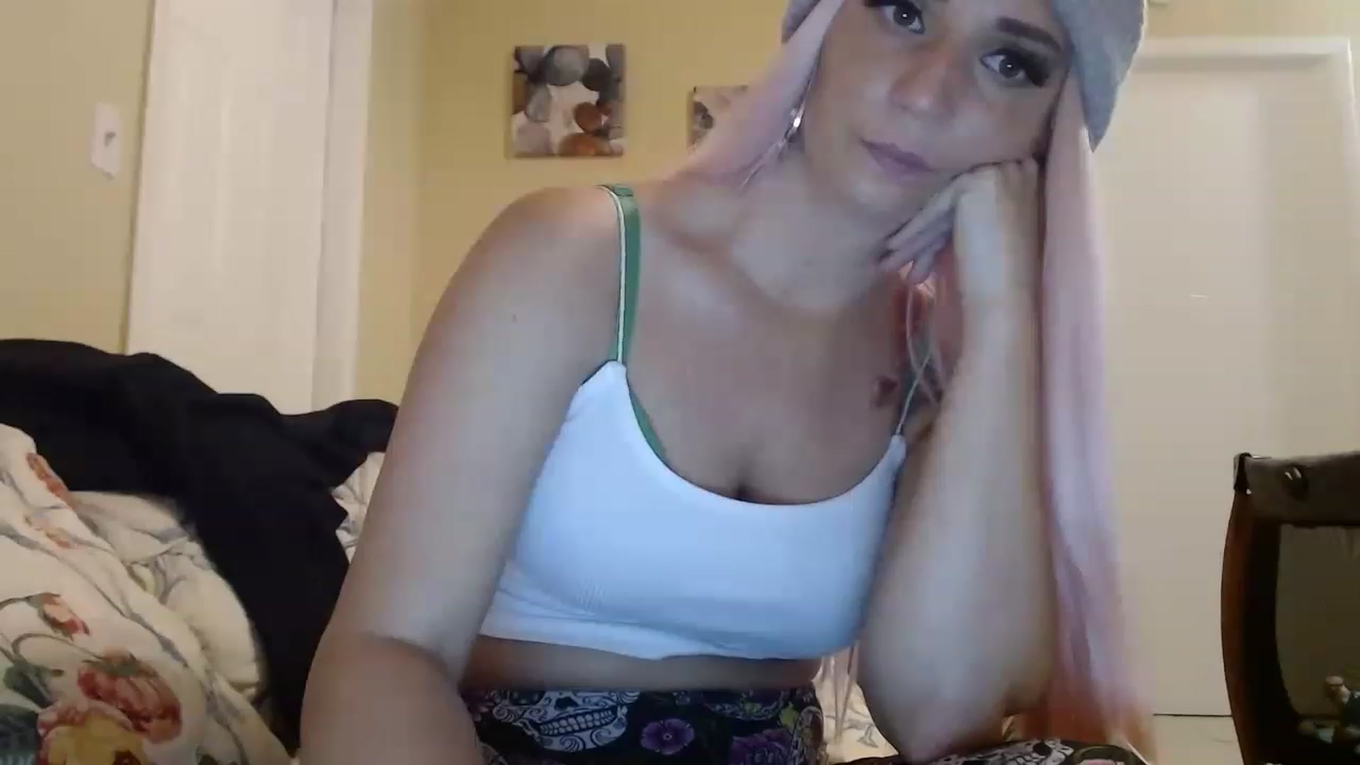 Gallery image thumbnail from KylieKane69's myfreecams stream on, 03/20/2023, 24:42 image 7 of 20