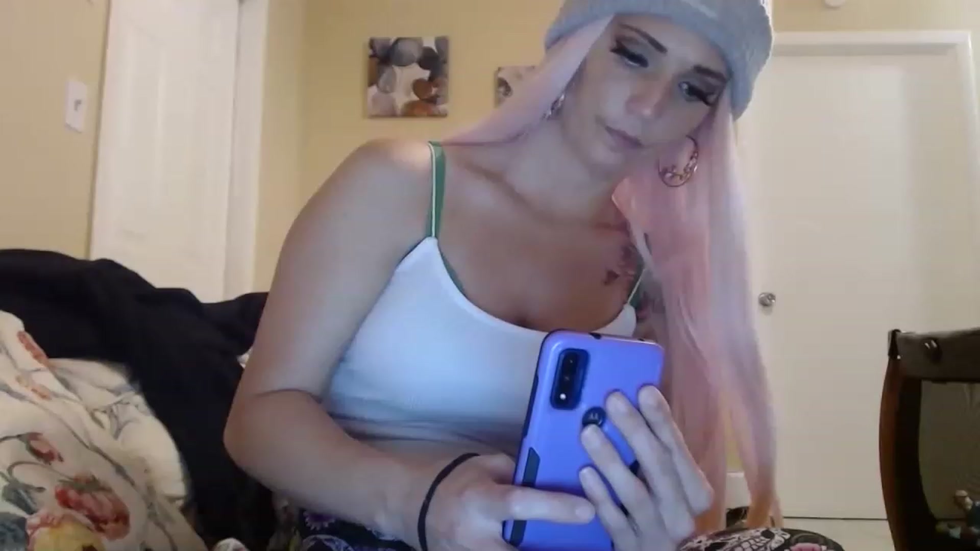 Gallery image thumbnail from KylieKane69's myfreecams stream on, 03/20/2023, 24:42 image 12 of 20