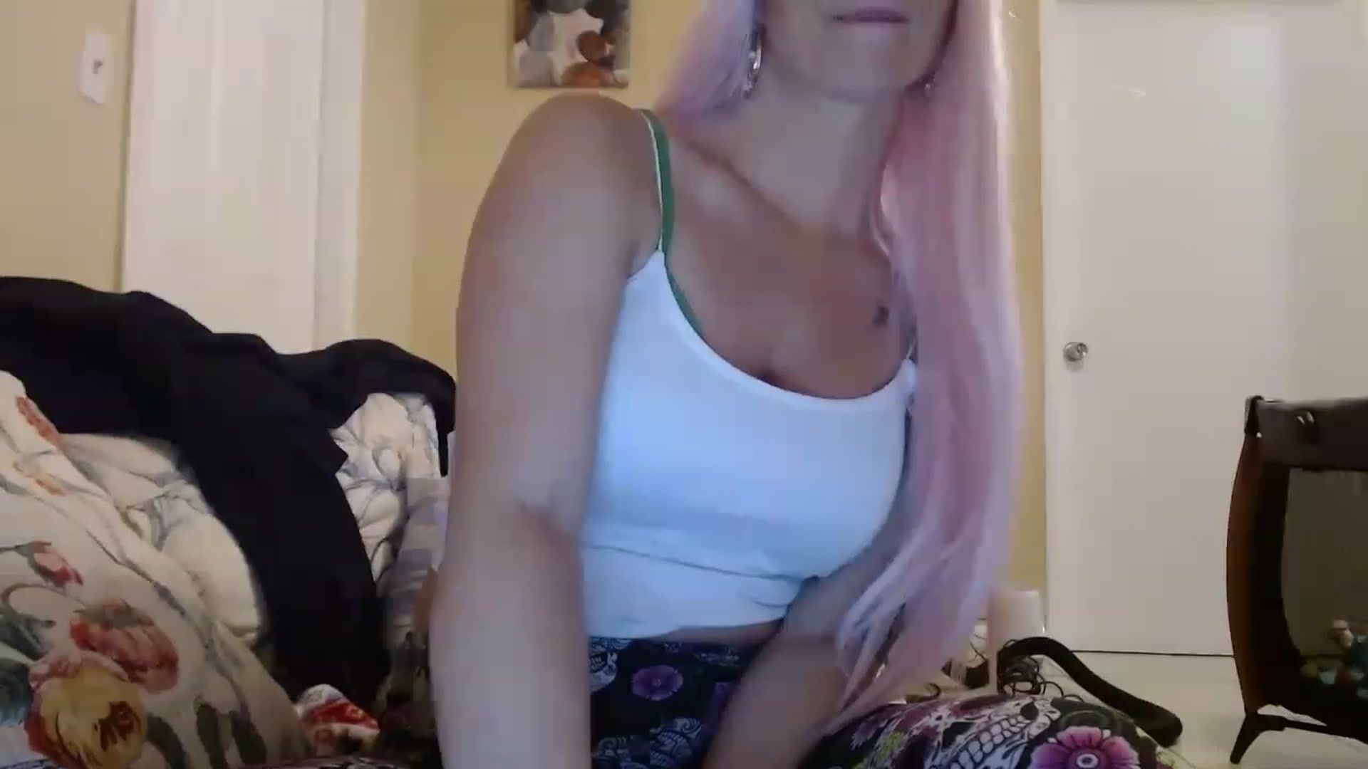 Gallery image thumbnail from KylieKane69's myfreecams stream on, 03/20/2023, 24:42 image 2 of 20