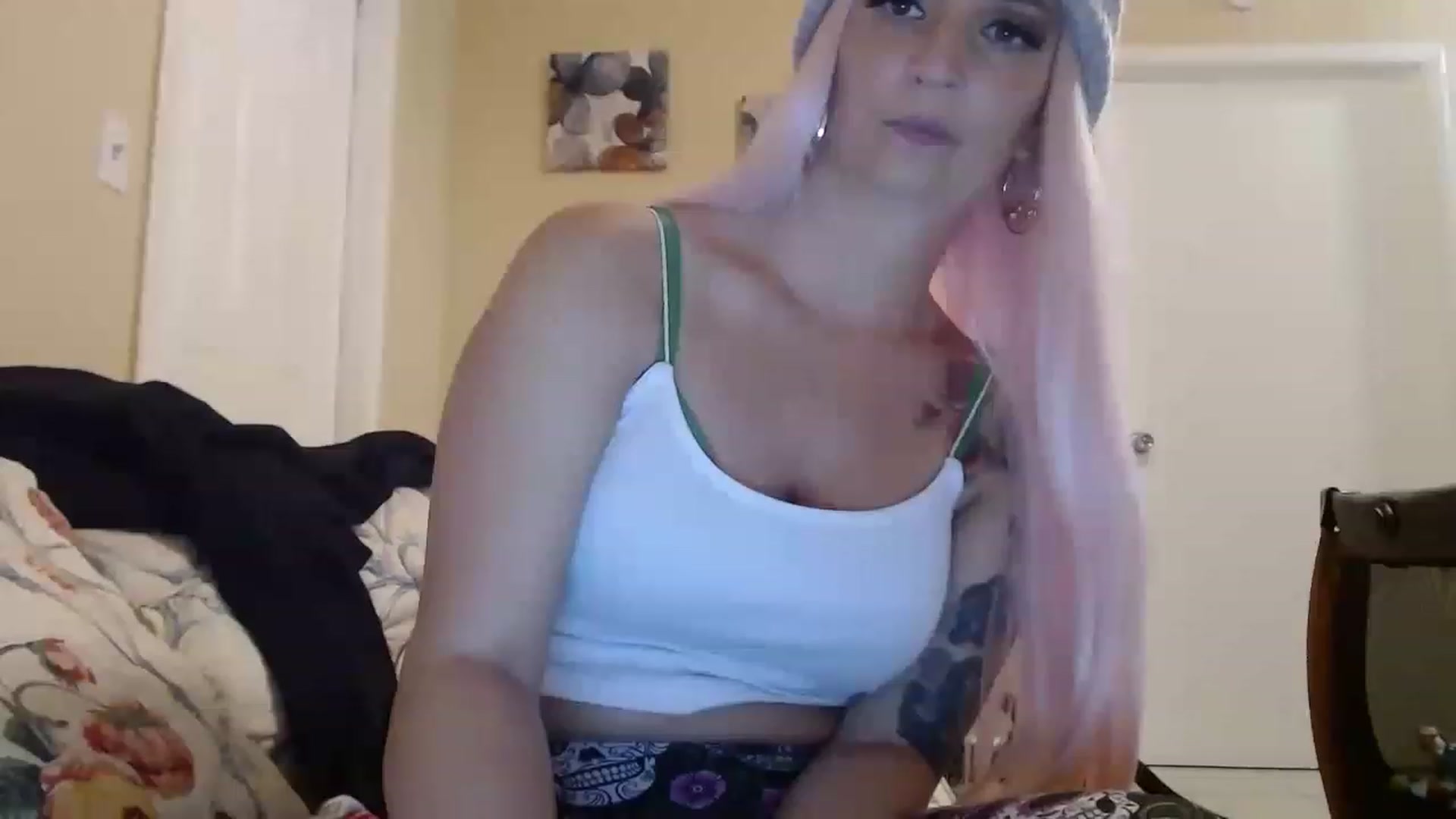 Gallery image thumbnail from KylieKane69's myfreecams stream on, 03/20/2023, 24:42 image 11 of 20