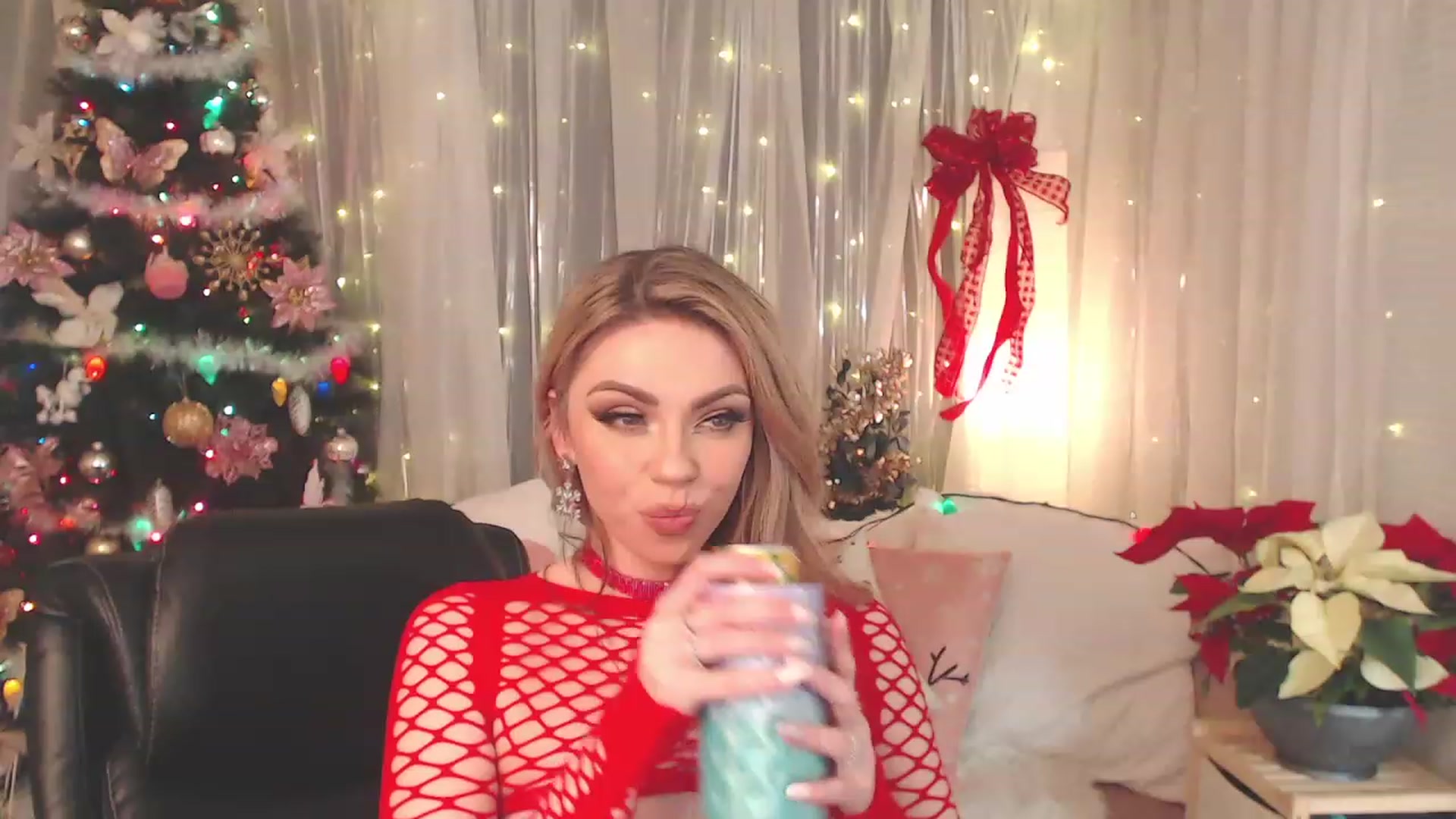 Gallery image thumbnail from KylieKohl's myfreecams stream on, 12/20/2022, 06:05 image 3 of 20