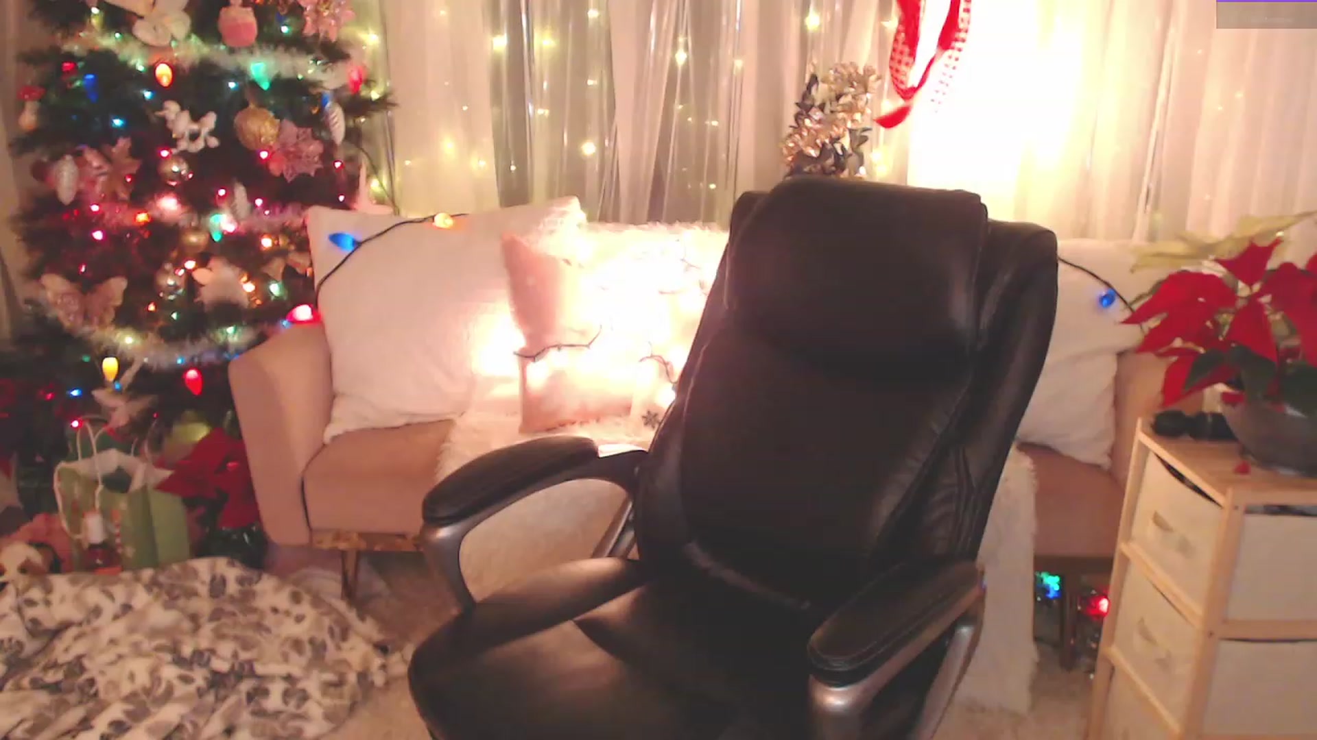Gallery image thumbnail from KylieKohl's myfreecams stream on, 01/04/2023, 06:24 image 11 of 20