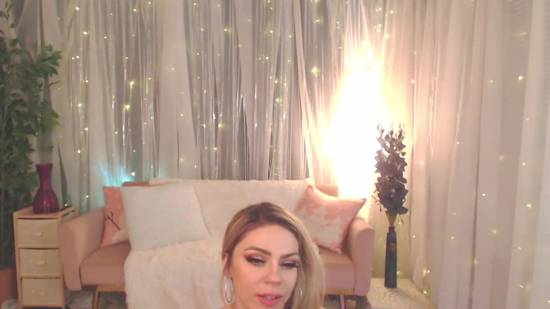 Gallery image thumbnail from KylieKohl's myfreecams stream on, 01/26/2023, 06:29 image 17 of 20