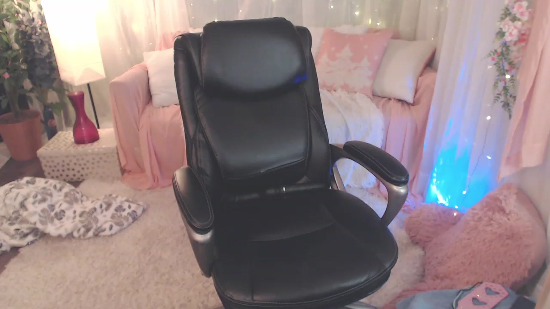 Gallery image thumbnail from KylieKohl's myfreecams stream on, 02/04/2023, 05:21 image 15 of 20