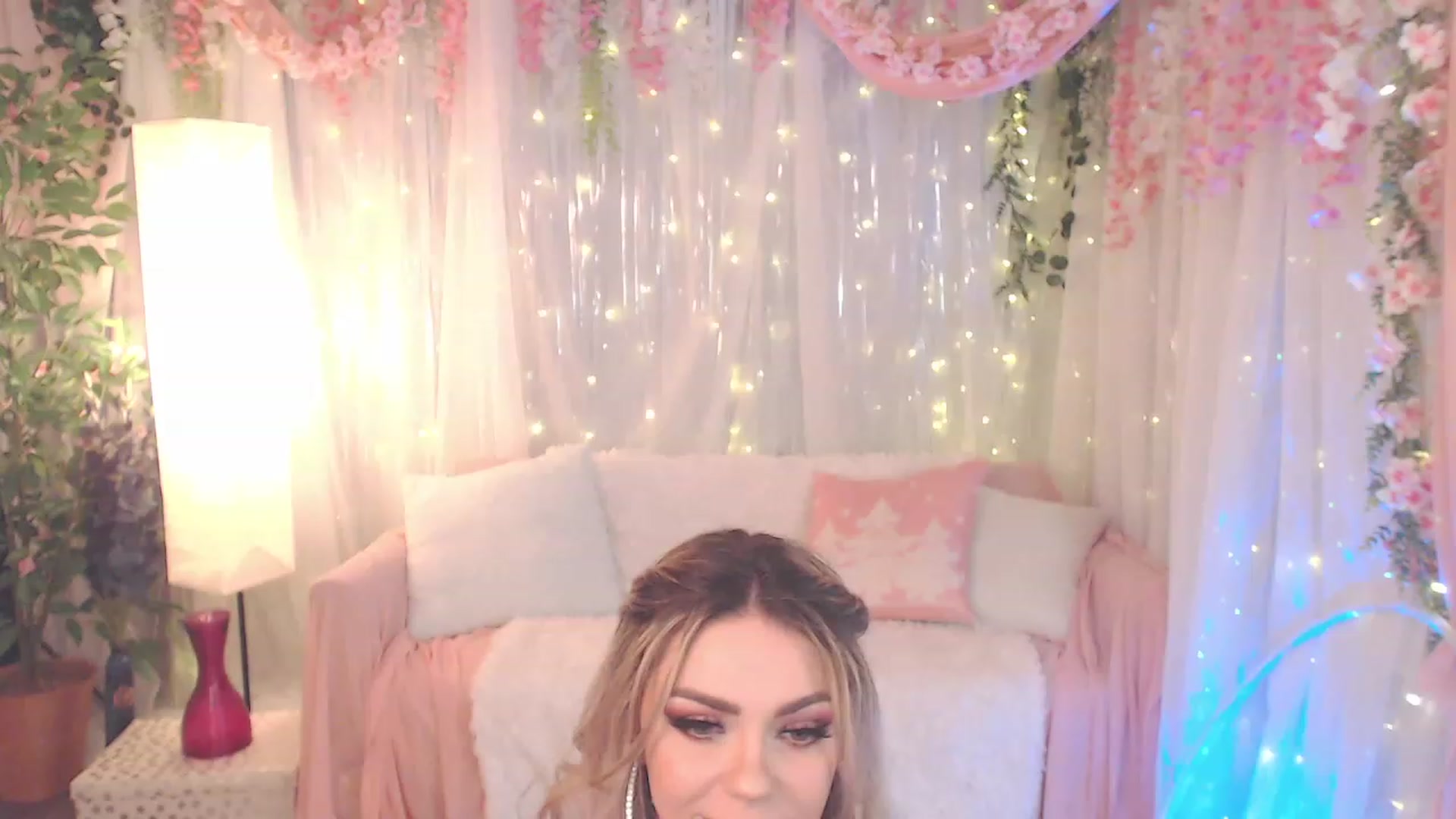 Gallery image thumbnail from KylieKohl's myfreecams stream on, 02/07/2023, 05:38 image 2 of 20
