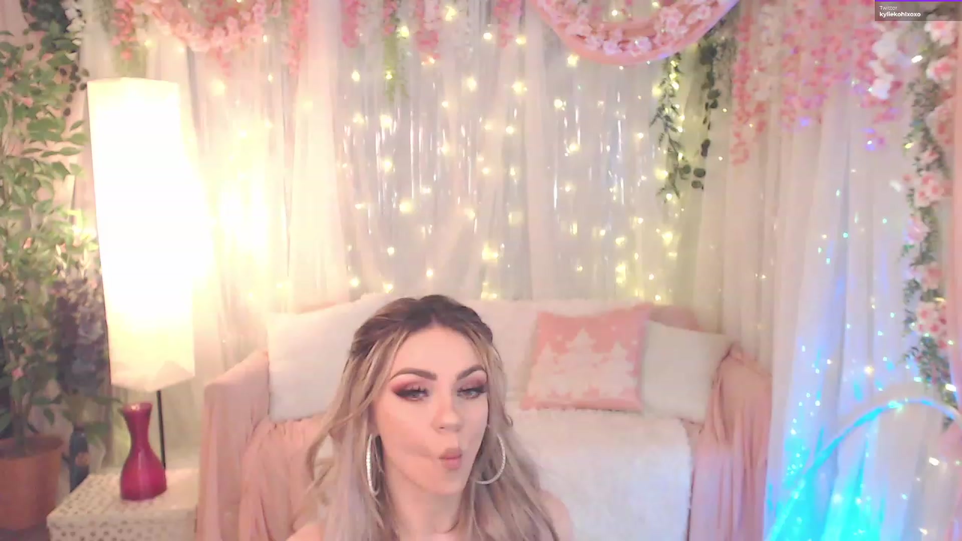 Gallery image thumbnail from KylieKohl's myfreecams stream on, 02/07/2023, 05:38 image 4 of 20