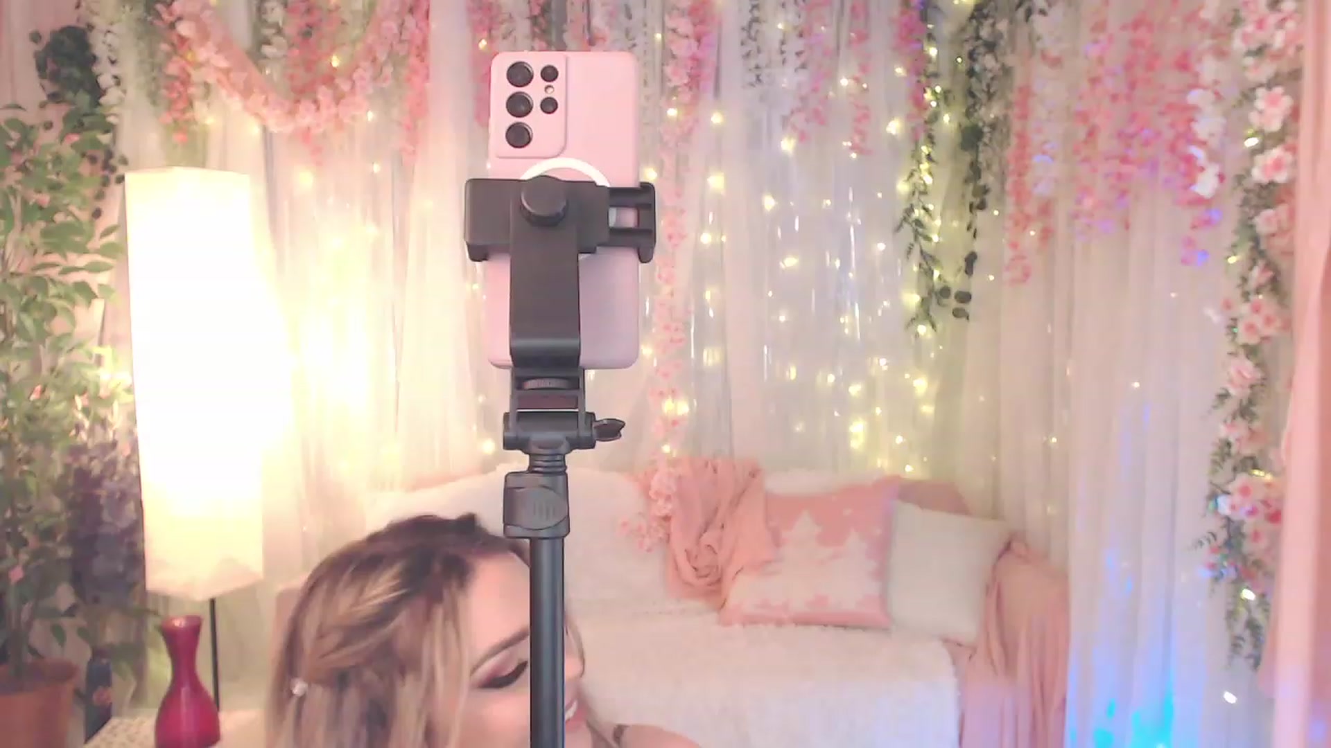 Gallery image thumbnail from KylieKohl's myfreecams stream on, 02/07/2023, 05:38 image 7 of 20