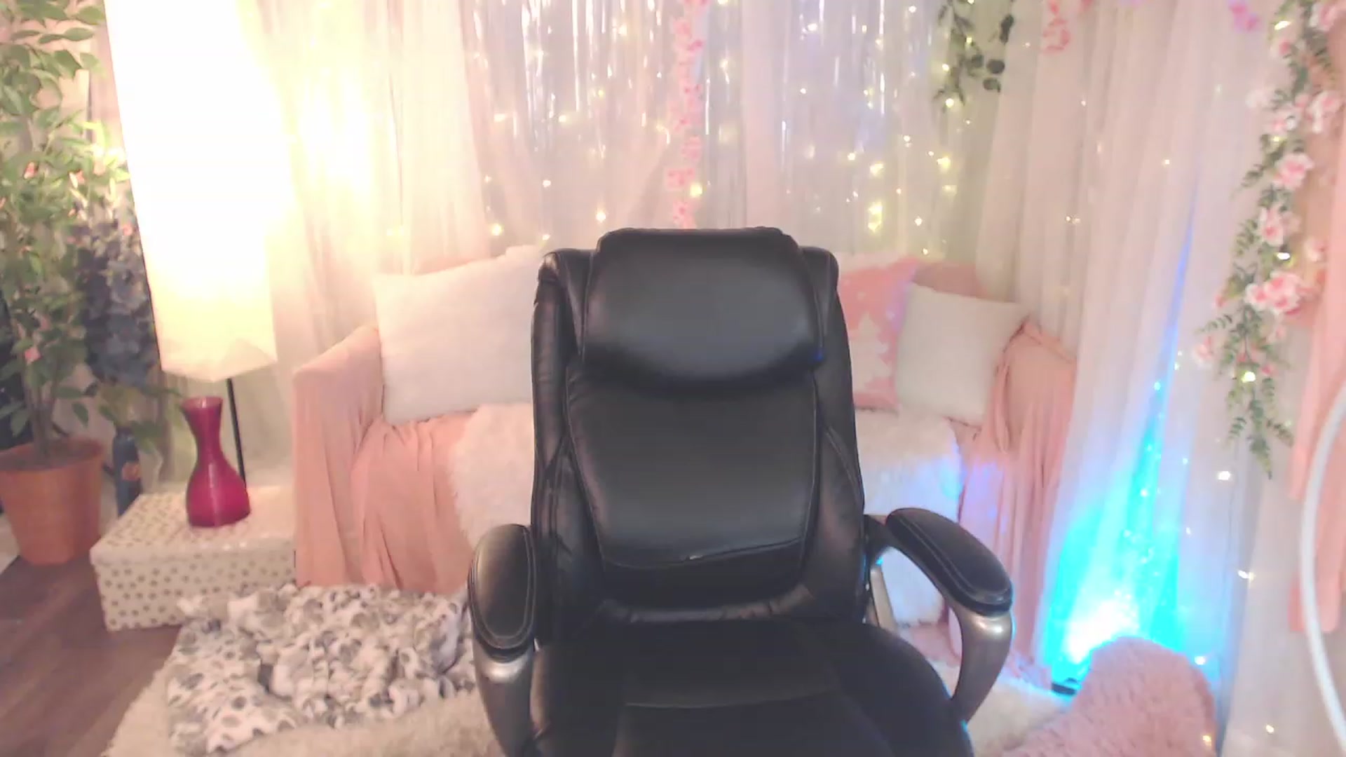Gallery image thumbnail from KylieKohl's myfreecams stream on, 02/07/2023, 06:16 image 7 of 20