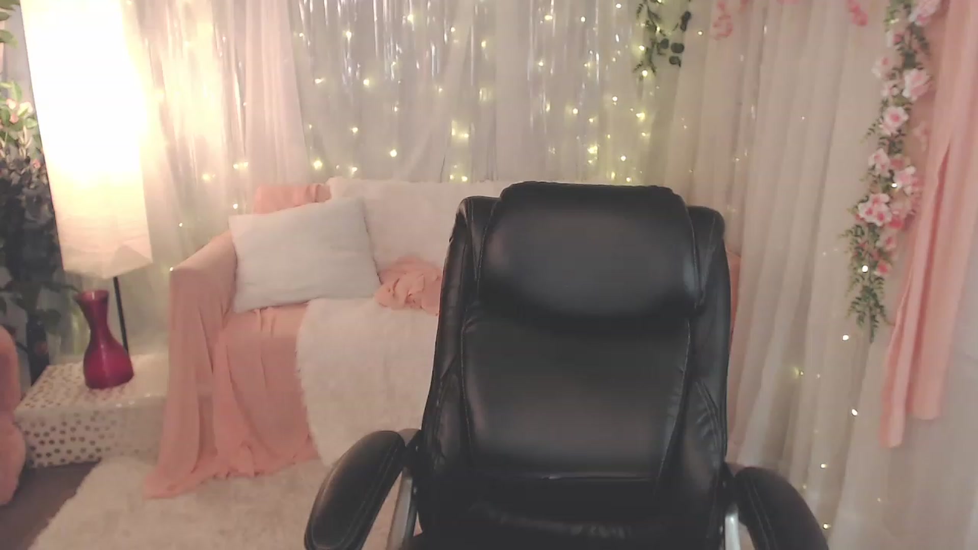 Gallery image thumbnail from KylieKohl's myfreecams stream on, 02/09/2023, 07:29 image 2 of 20